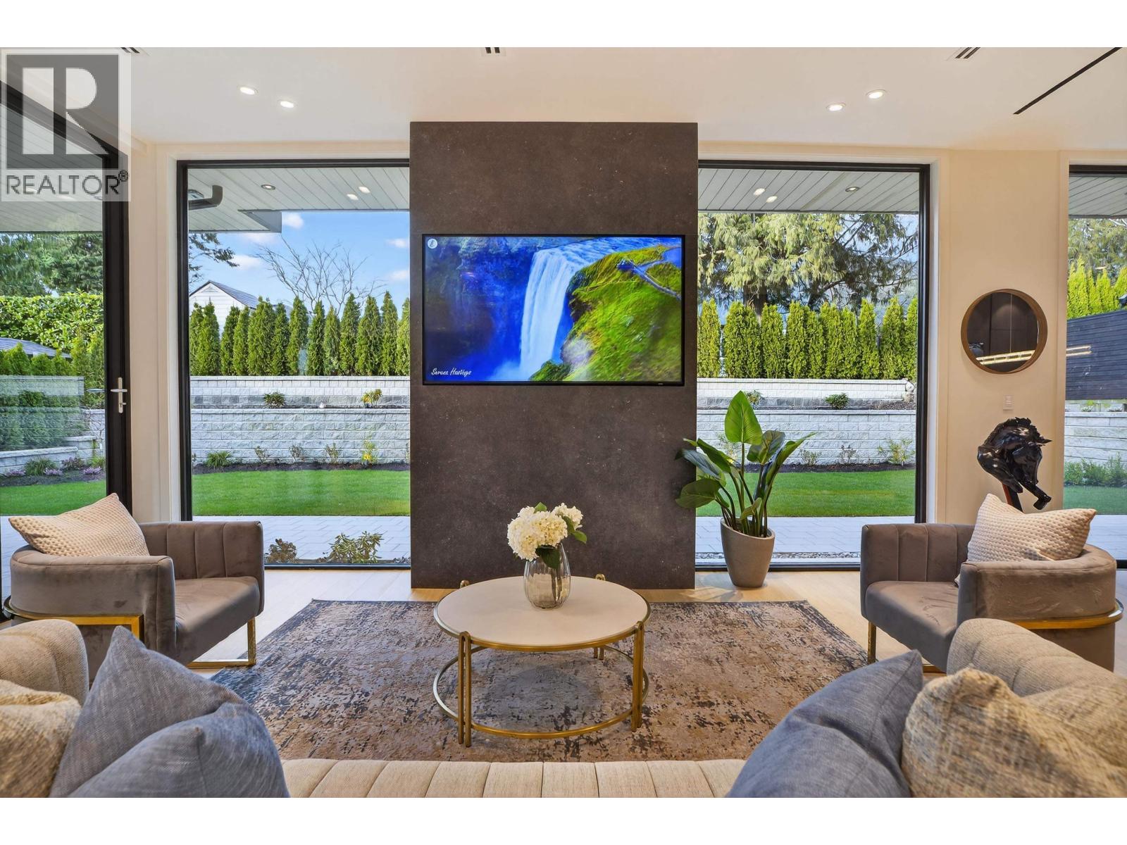 922 Wentworth Avenue, North Vancouver, British Columbia  V7R 1R7 - Photo 11 - R3091754