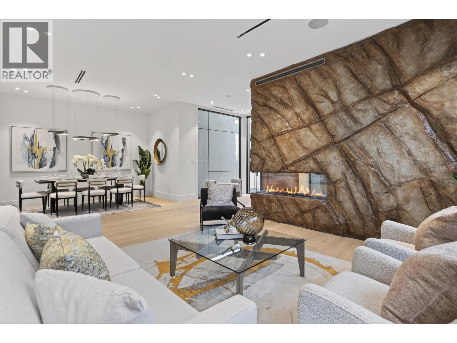 922 Wentworth Avenue, North Vancouver, British Columbia  V7R 1R7 - Photo 5 - R3091754