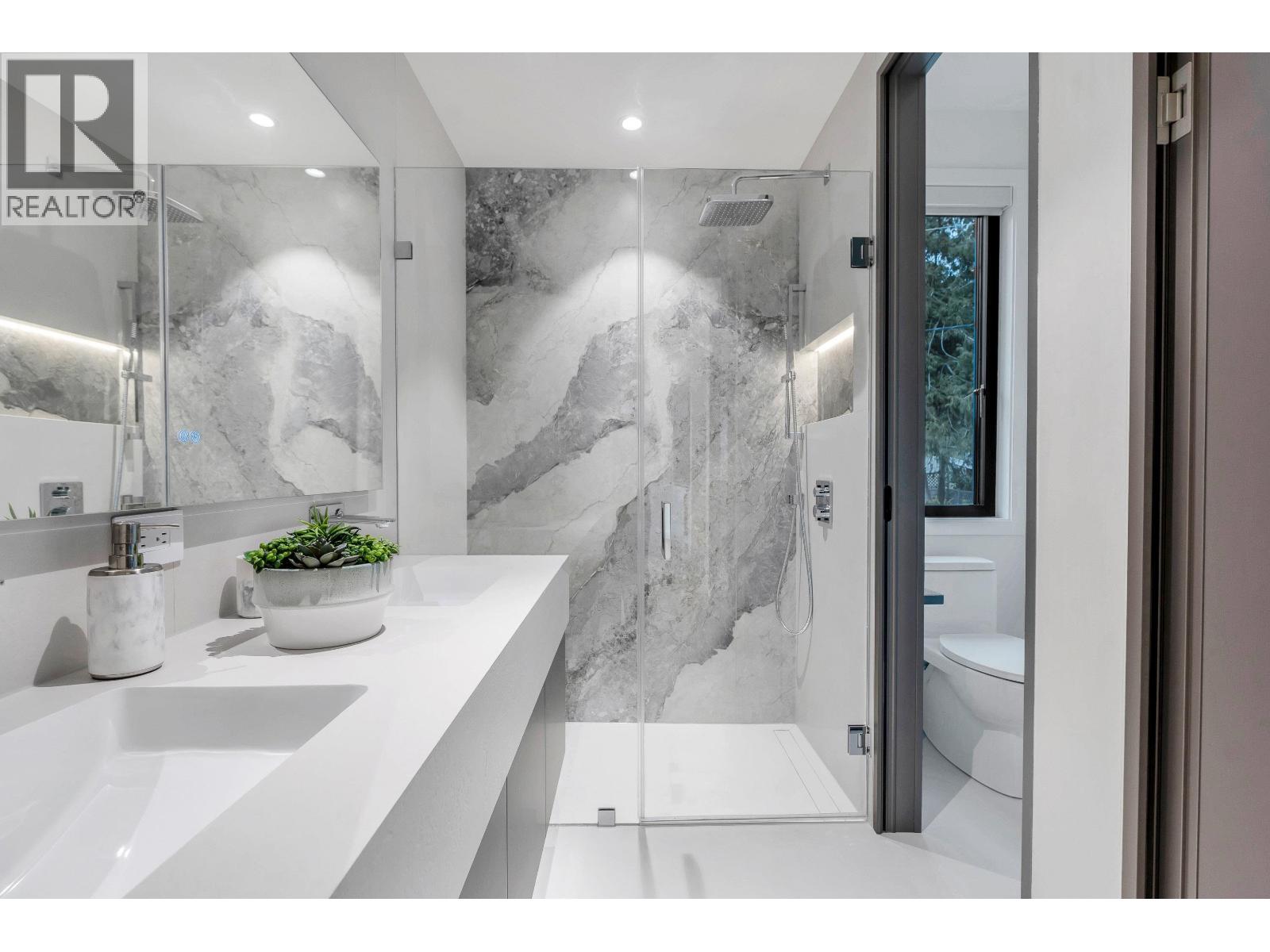 922 Wentworth Avenue, North Vancouver, British Columbia  V7R 1R7 - Photo 28 - R3091754