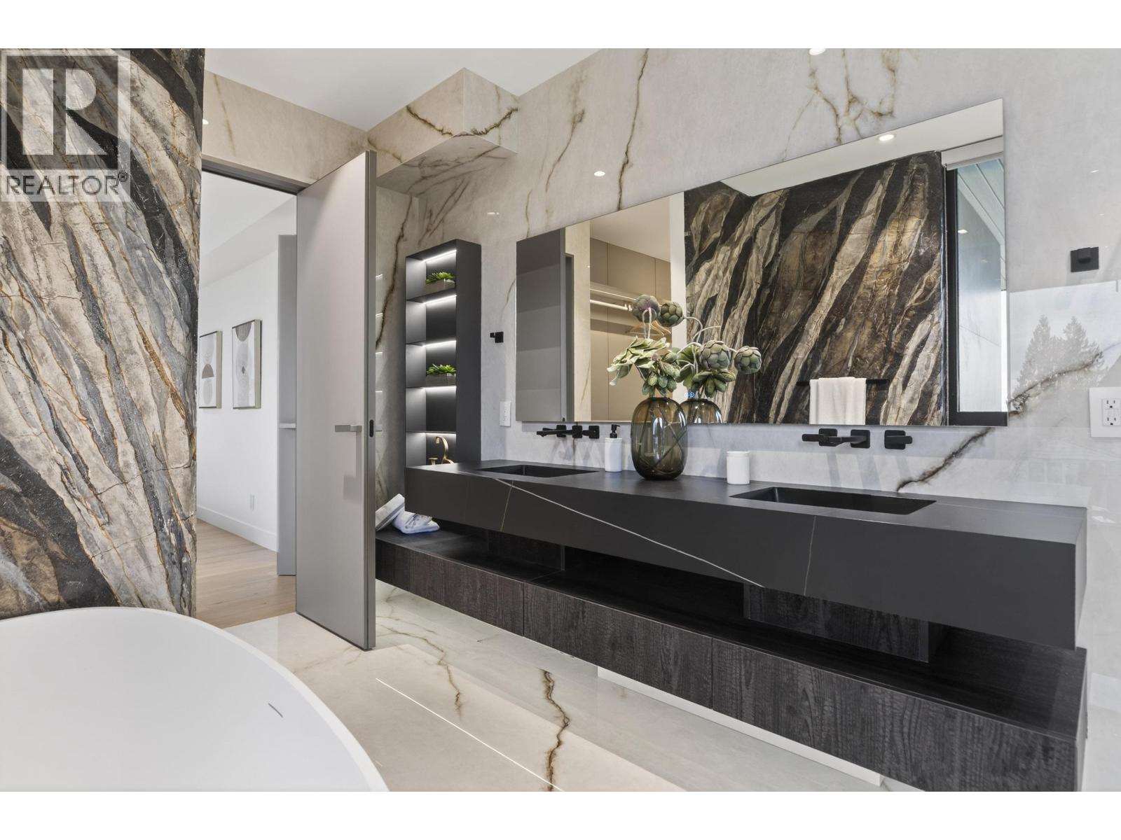 922 Wentworth Avenue, North Vancouver, British Columbia  V7R 1R7 - Photo 22 - R3091754