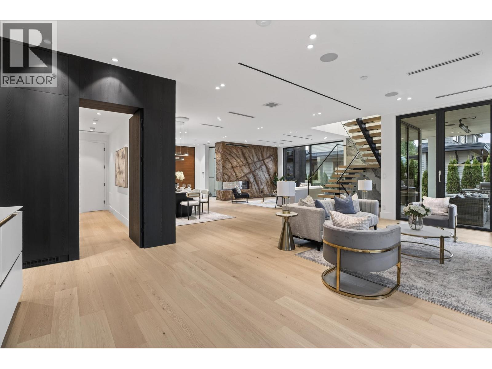 922 Wentworth Avenue, North Vancouver, British Columbia  V7R 1R7 - Photo 15 - R3091754