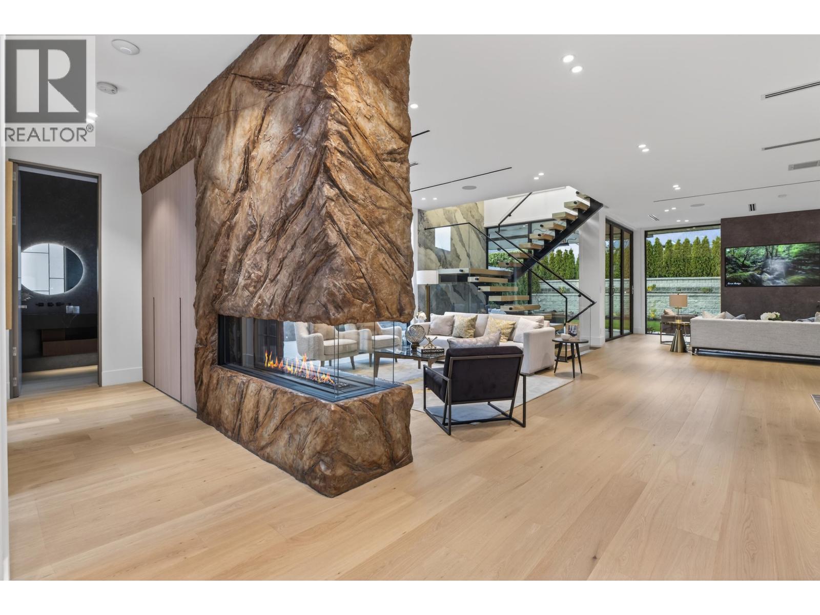 922 Wentworth Avenue, North Vancouver, British Columbia  V7R 1R7 - Photo 6 - R3091754