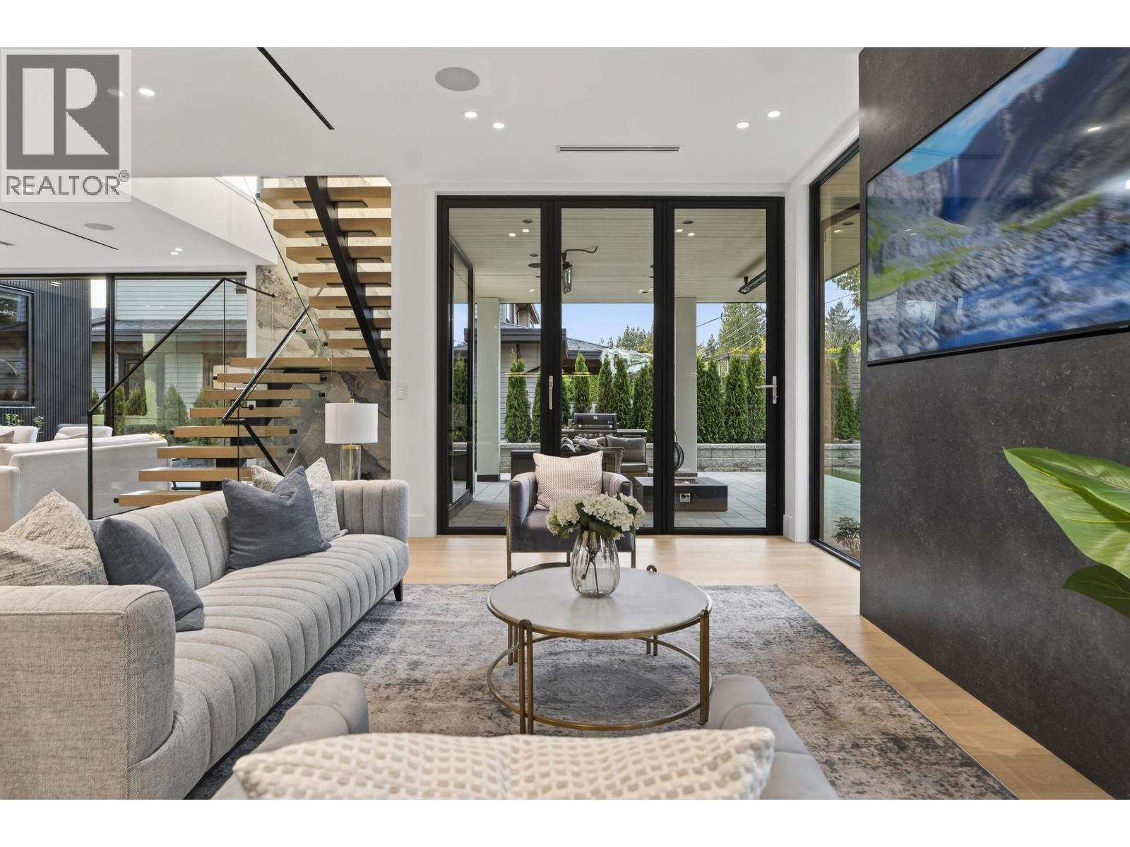 922 Wentworth Avenue, North Vancouver, British Columbia  V7R 1R7 - Photo 12 - R3091754