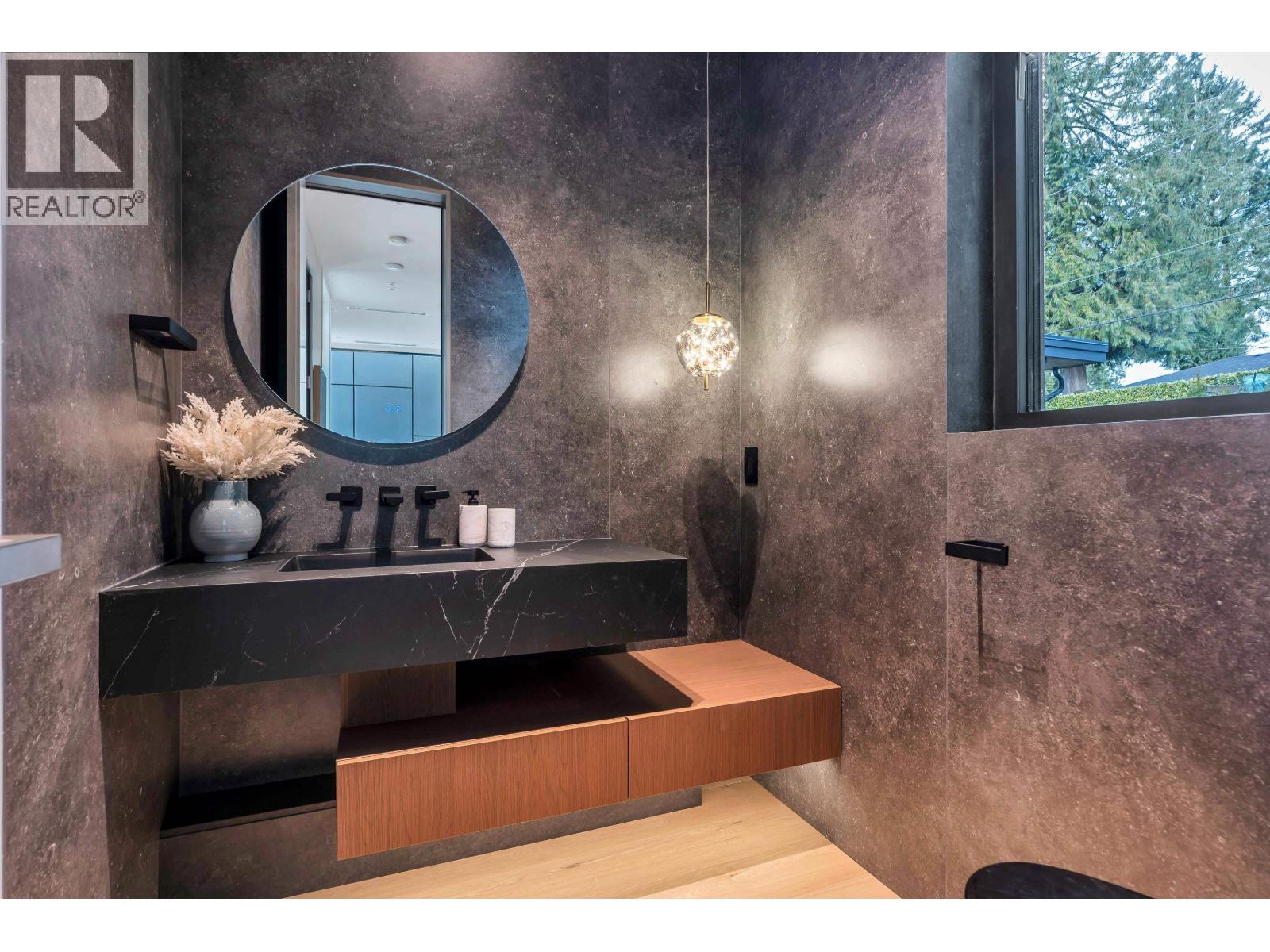 922 Wentworth Avenue, North Vancouver, British Columbia  V7R 1R7 - Photo 7 - R3091754