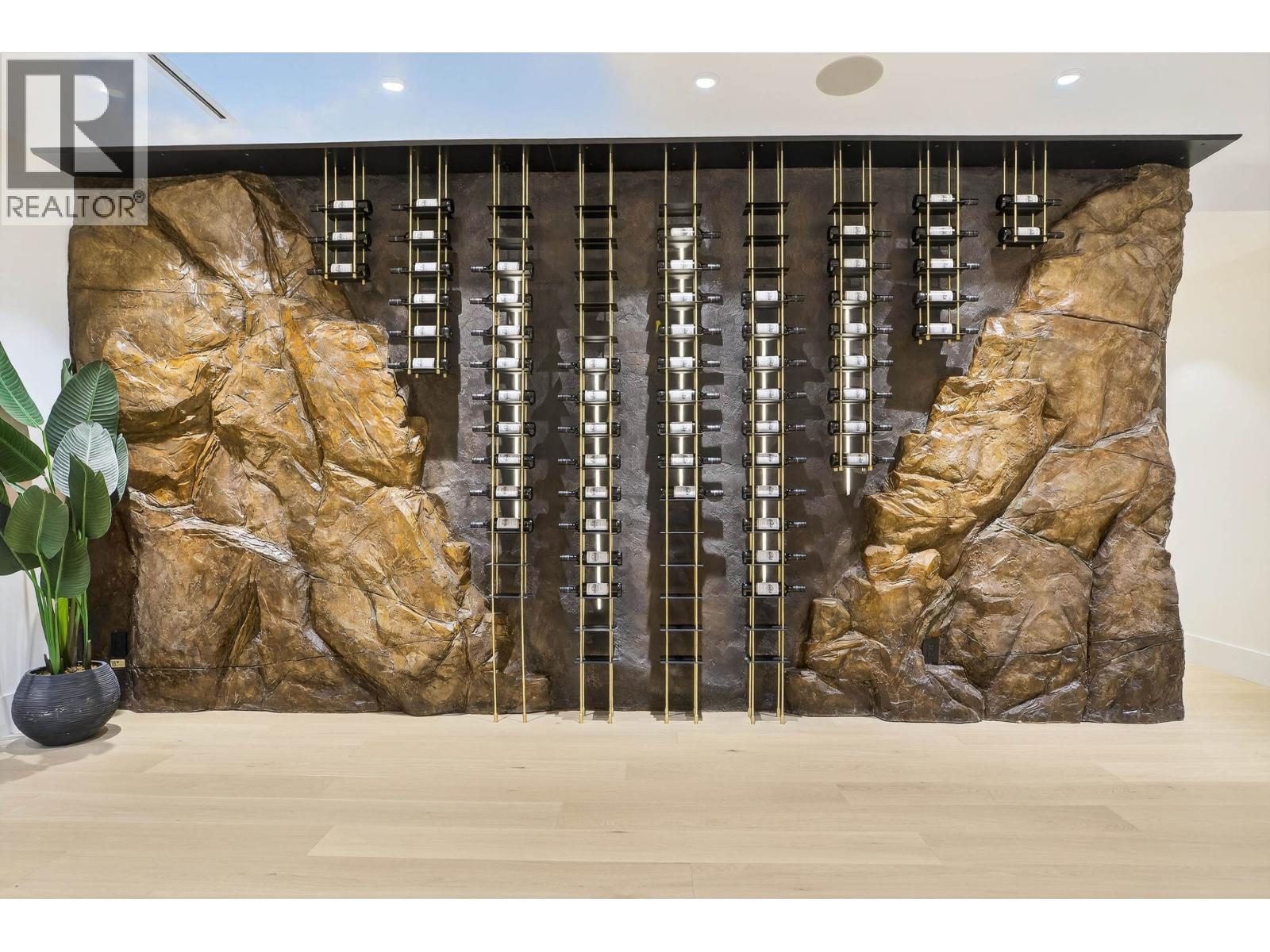 922 Wentworth Avenue, North Vancouver, British Columbia  V7R 1R7 - Photo 31 - R3091754