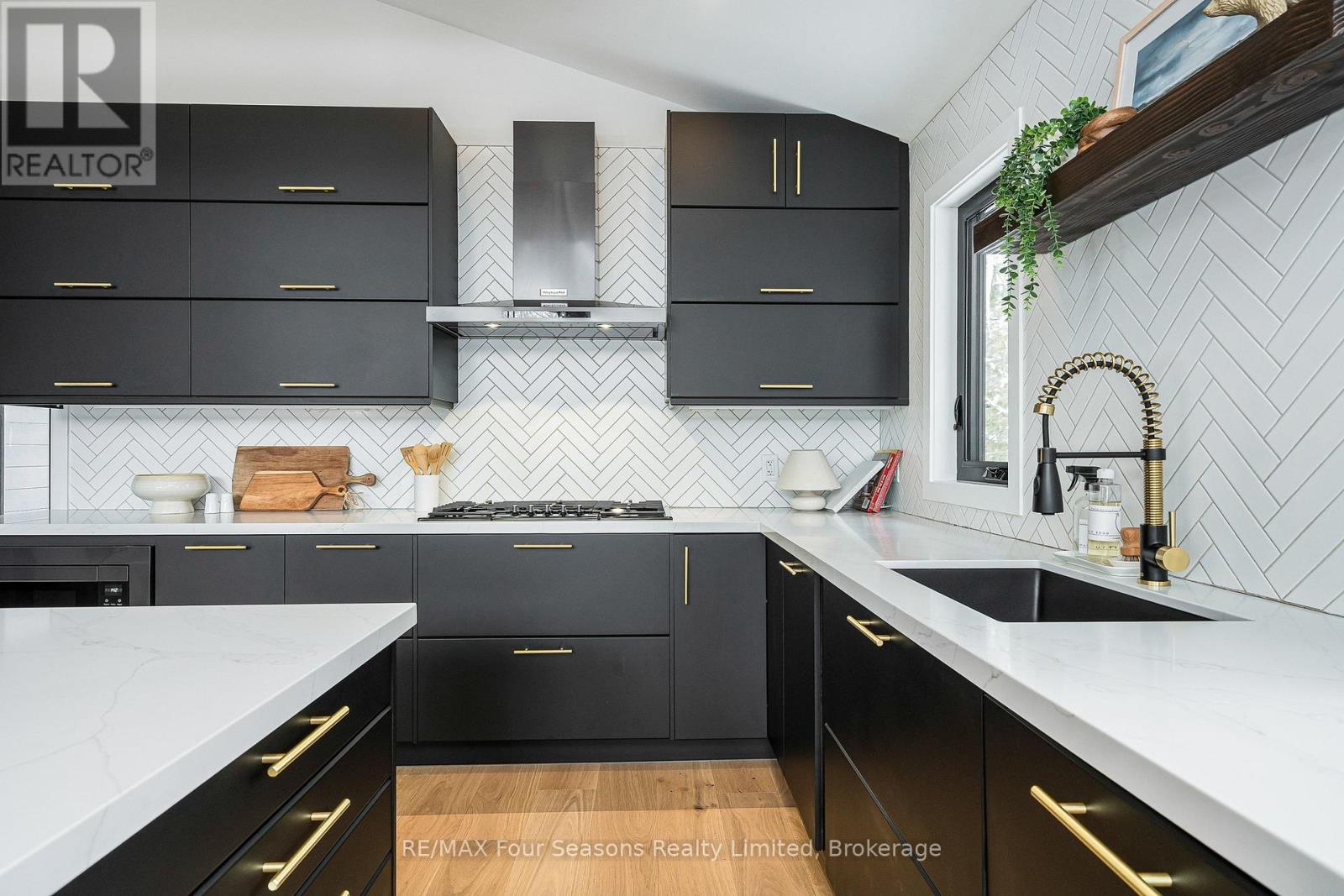 131 Chamonix Crescent, Blue Mountains, Ontario  L9Y 0S7 - Photo 19 - X12804762