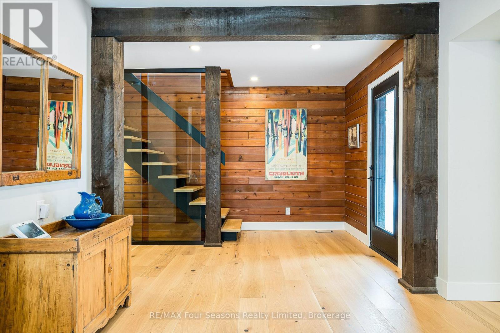 131 Chamonix Crescent, Blue Mountains, Ontario  L9Y 0S7 - Photo 4 - X12804762