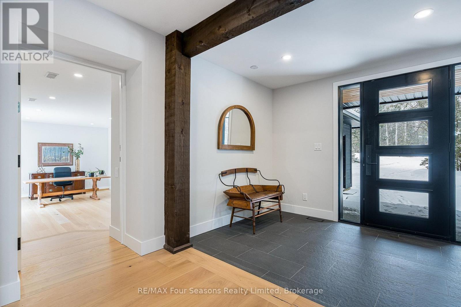 131 Chamonix Crescent, Blue Mountains, Ontario  L9Y 0S7 - Photo 5 - X12804762