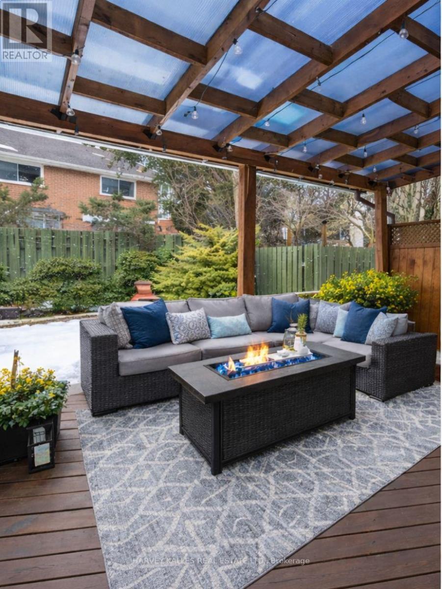 682 Willowbank Trail, Mississauga, Ontario  L4W 3L8 - Photo 44 - W12815034