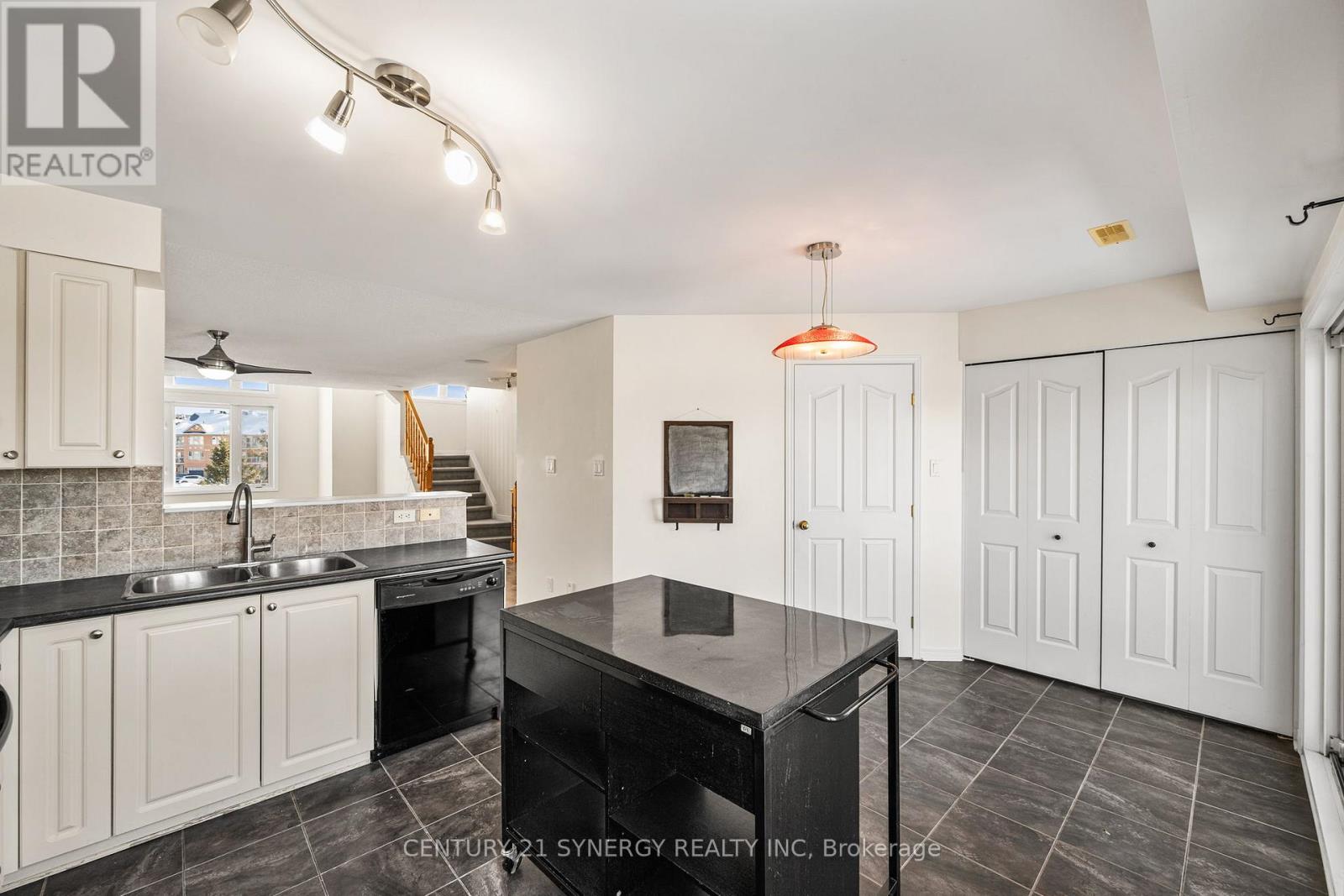 4 - 280 Tivoli Private, Ottawa, Ontario  K2E 0A6 - Photo 10 - X12803418