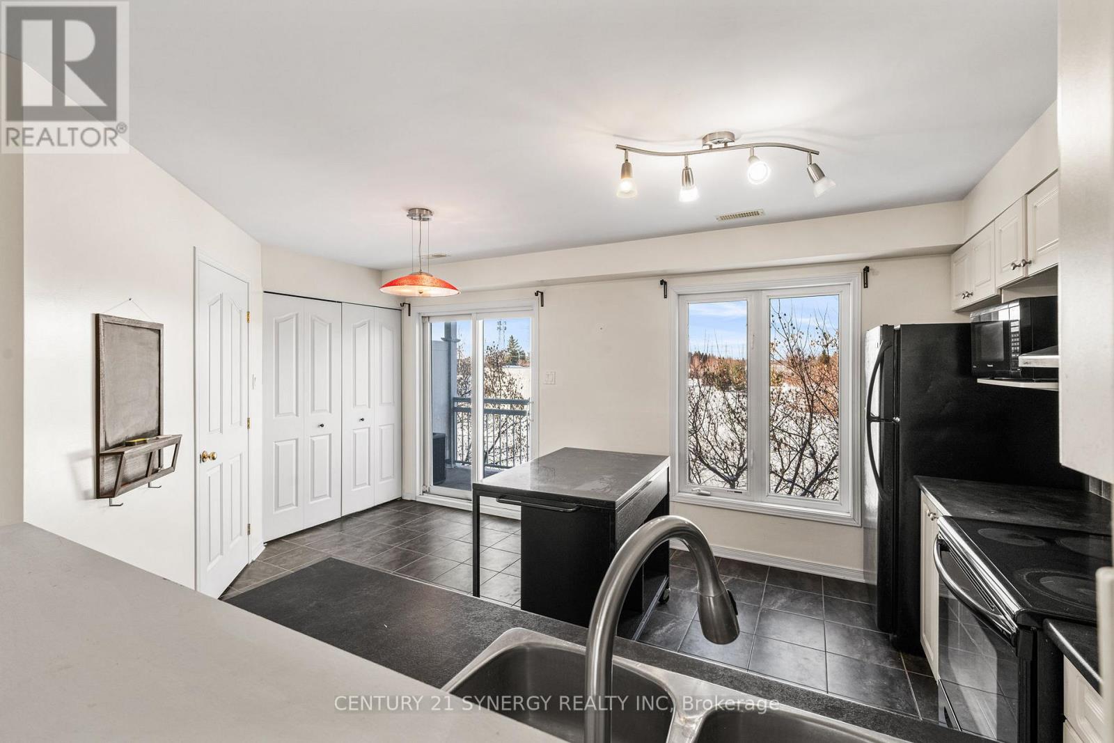 4 - 280 Tivoli Private, Ottawa, Ontario  K2E 0A6 - Photo 5 - X12803418