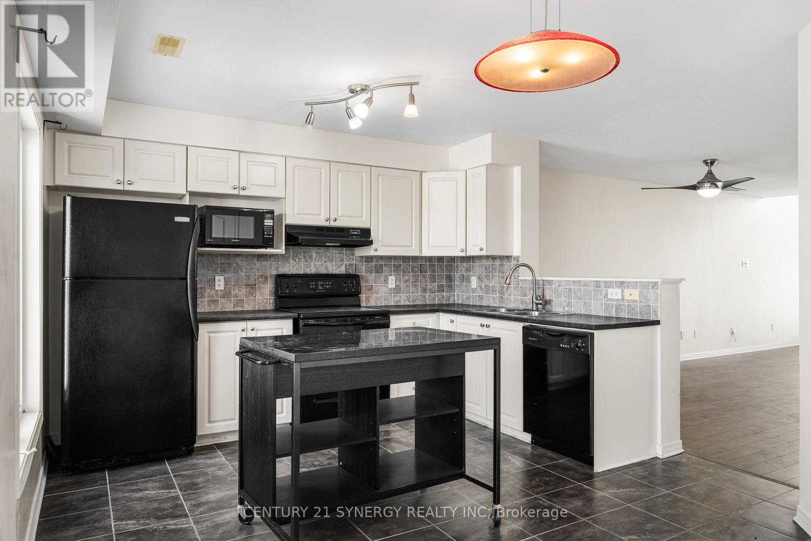 4 - 280 Tivoli Private, Ottawa, Ontario  K2E 0A6 - Photo 8 - X12803418