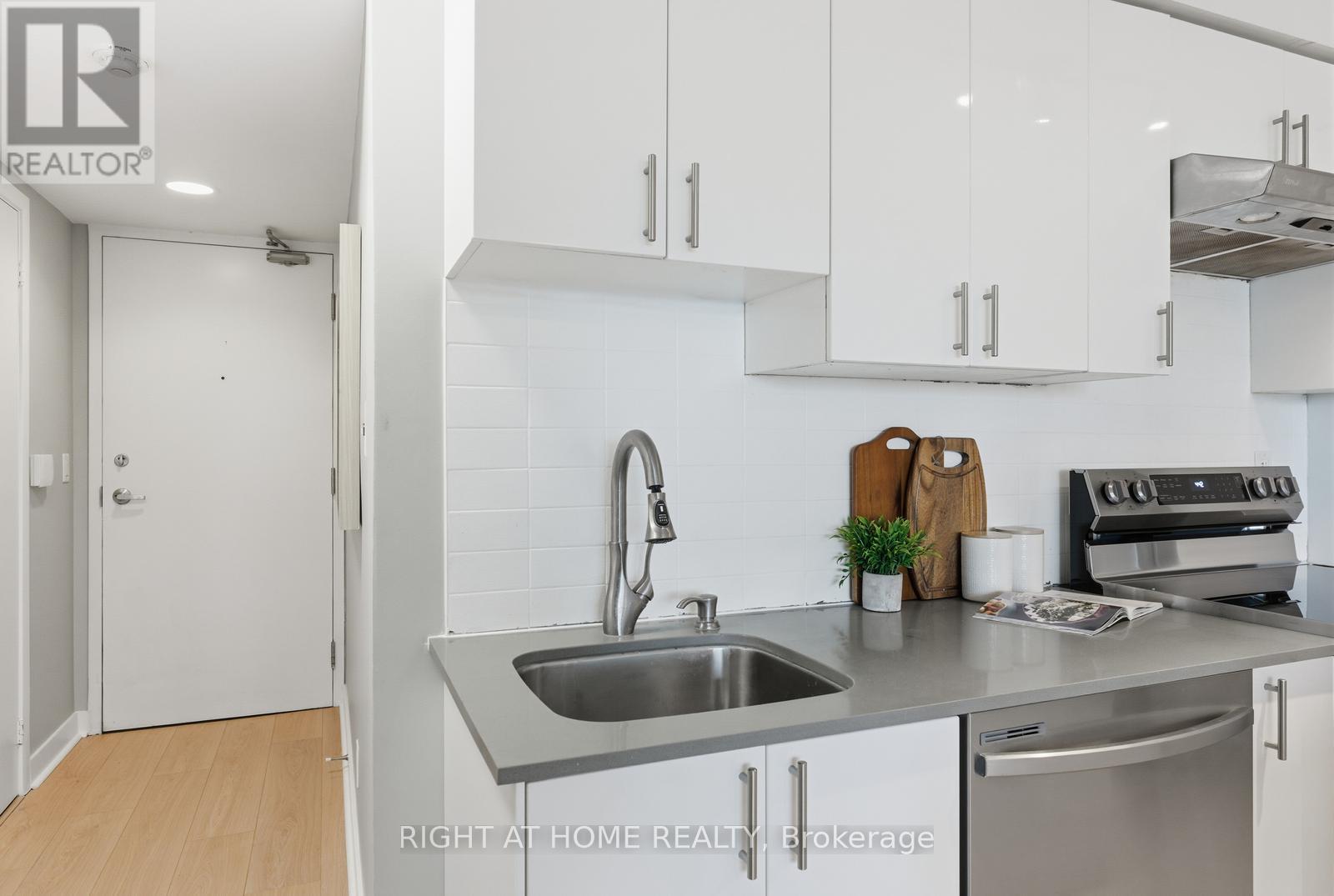 1309 - 155 Legion Road N, Toronto, Ontario  M8Y 0A7 - Photo 11 - W12817160