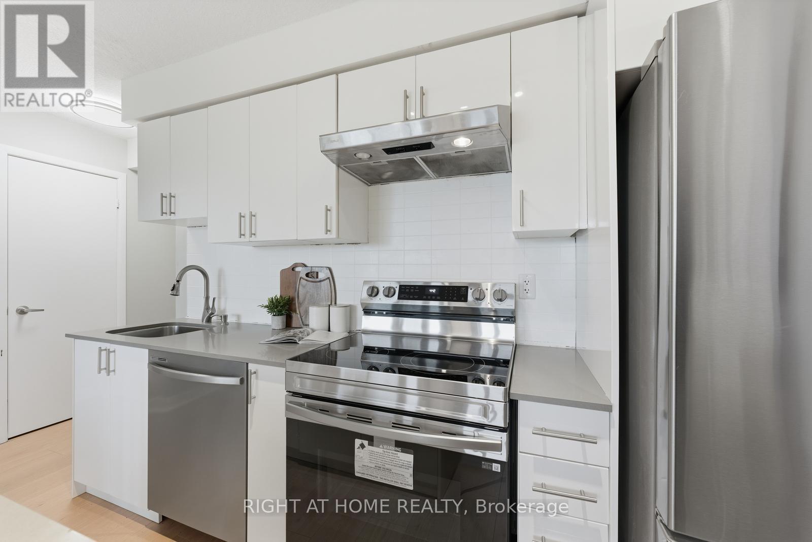 1309 - 155 Legion Road N, Toronto, Ontario  M8Y 0A7 - Photo 12 - W12817160