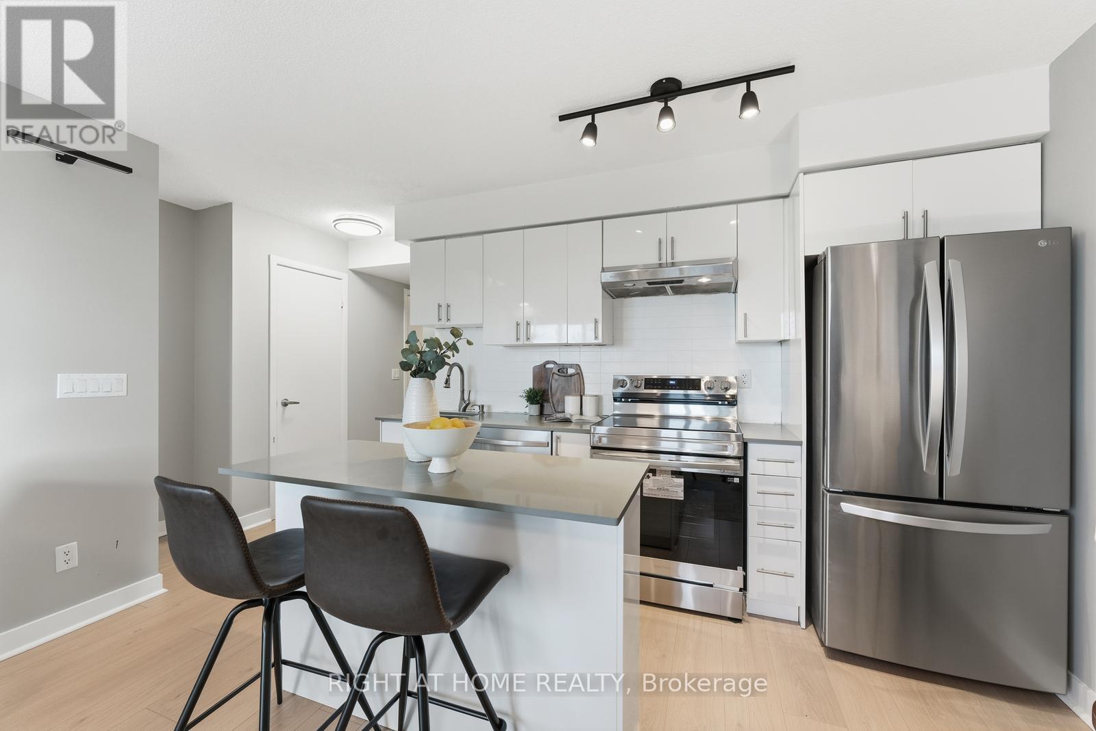 1309 - 155 Legion Road N, Toronto, Ontario  M8Y 0A7 - Photo 9 - W12817160