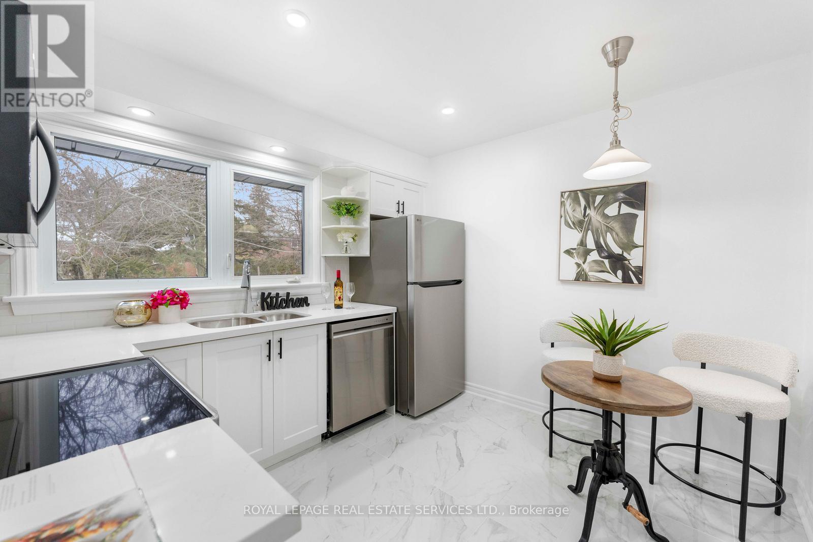 518 Third Line, Oakville, Ontario  L6L 4A7 - Photo 11 - W12817184