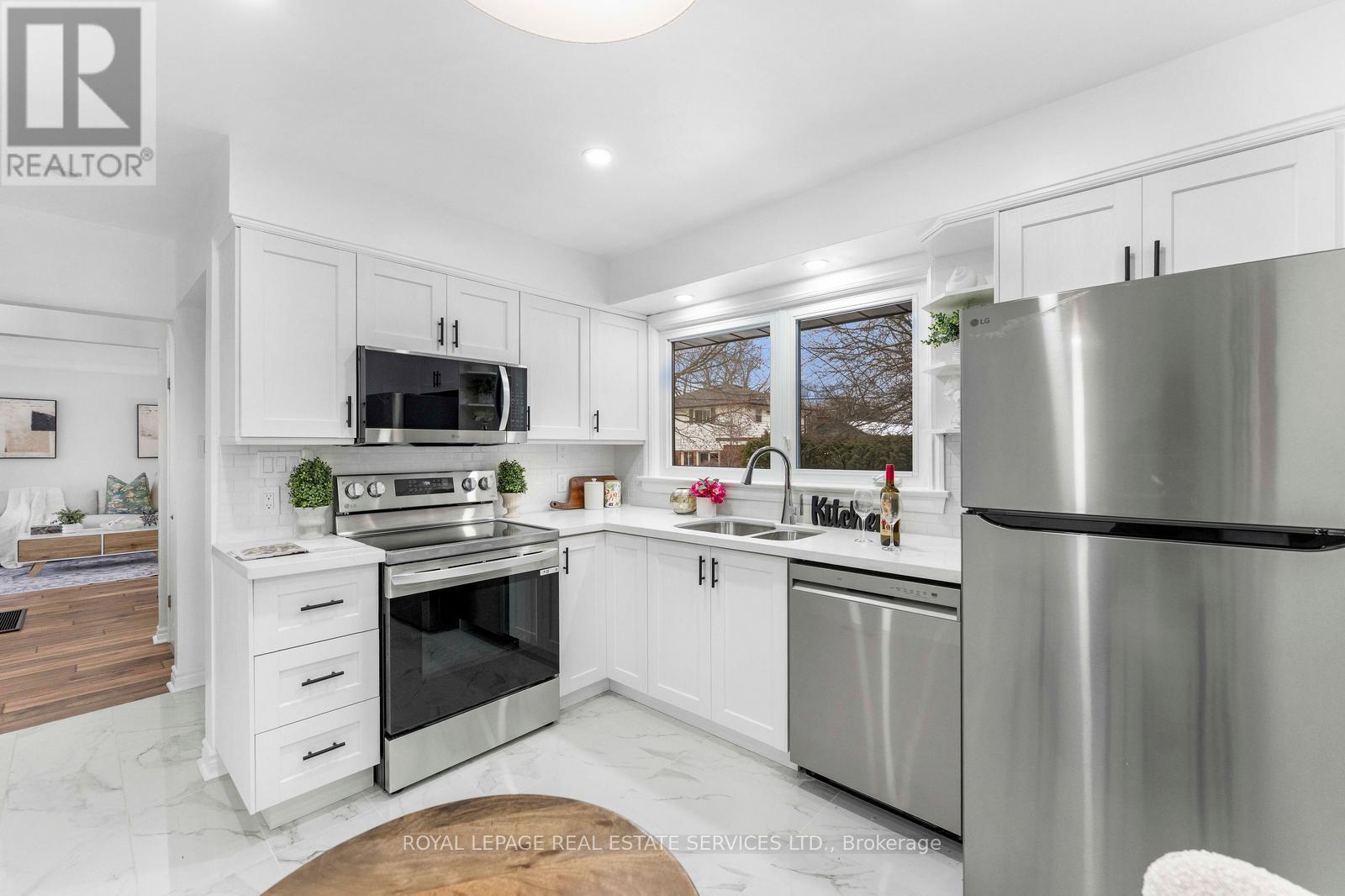 518 Third Line, Oakville, Ontario  L6L 4A7 - Photo 13 - W12817184