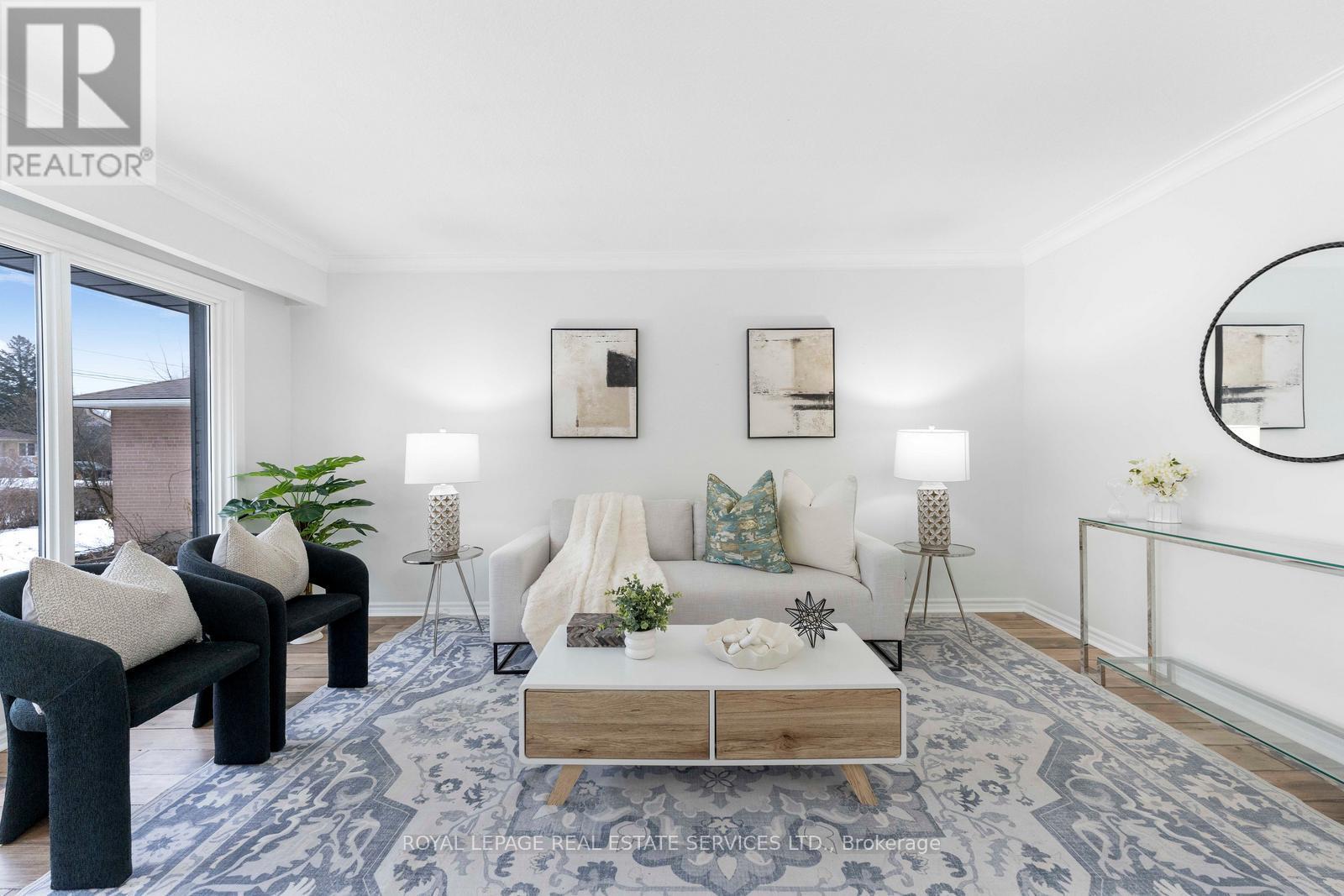 518 Third Line, Oakville, Ontario  L6L 4A7 - Photo 3 - W12817184