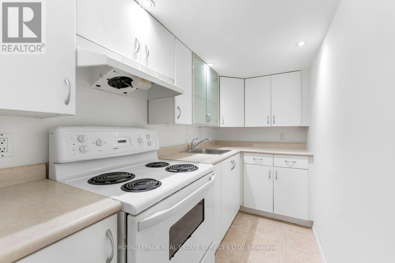 518 Third Line, Oakville, Ontario  L6L 4A7 - Photo 36 - W12817184