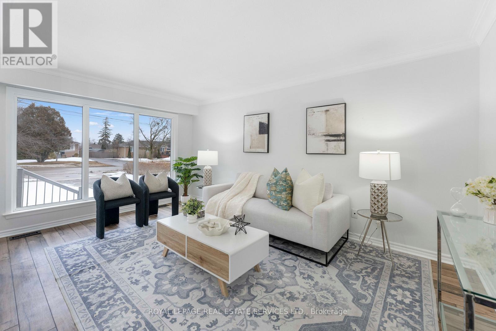 518 Third Line, Oakville, Ontario  L6L 4A7 - Photo 4 - W12817184