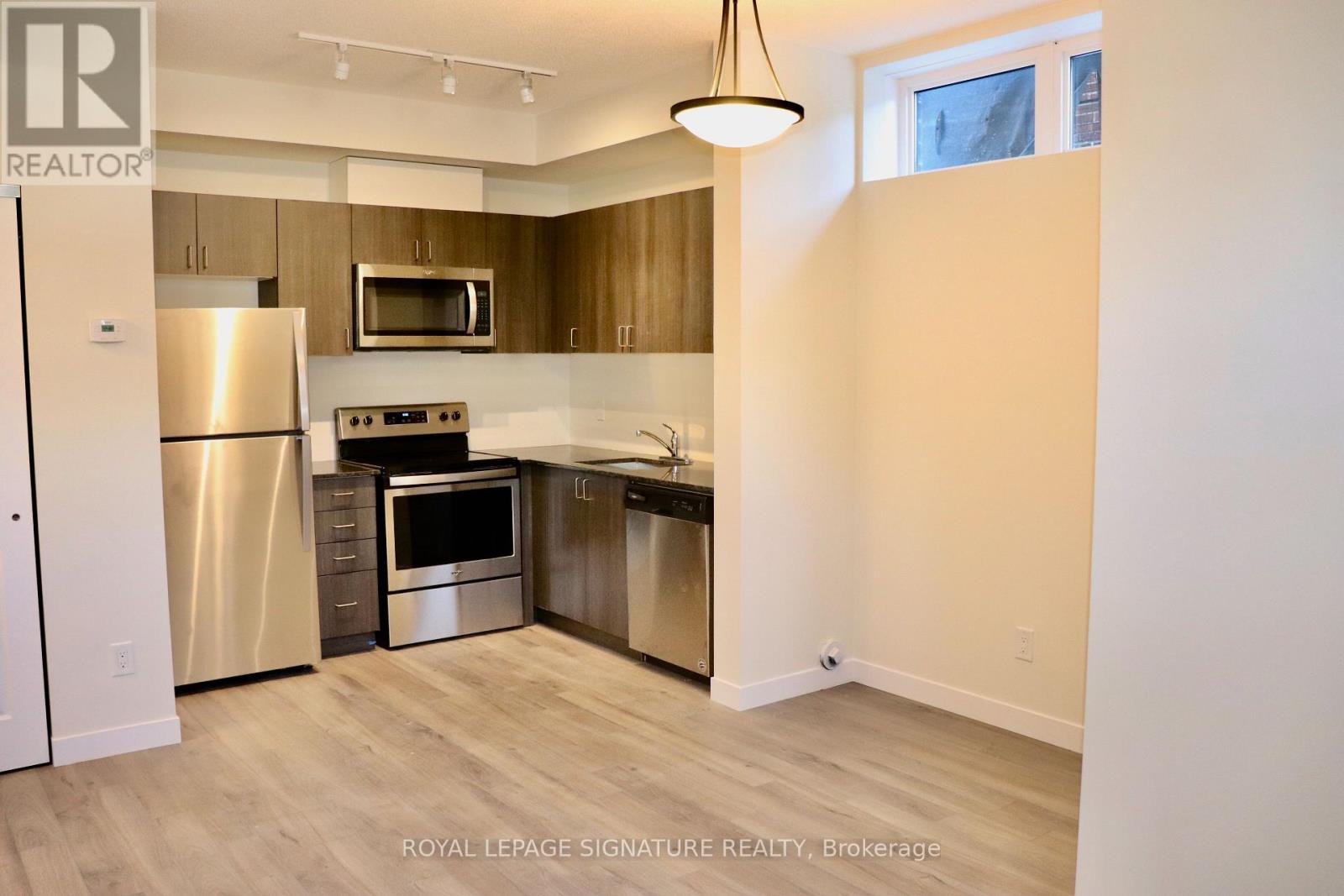 16 - 6 Bicknell Avenue, Toronto, Ontario  M6M 0B4 - Photo 4 - W12817018