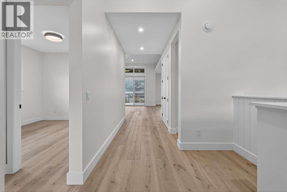 2140 Montenegro Drive Kelowna Photo 4