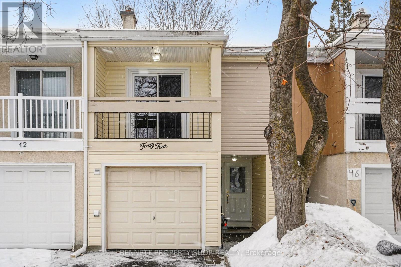 44 TYBALT CRESCENT, Ottawa, Ontario