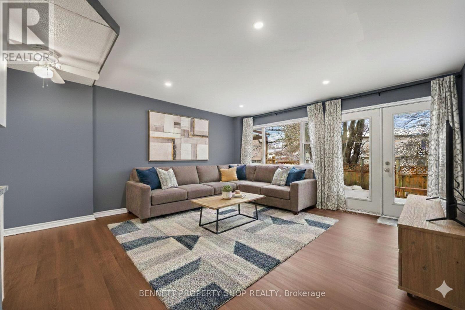 44 Tybalt Crescent, Ottawa, Ontario  K2H 8J5 - Photo 3 - X12817204