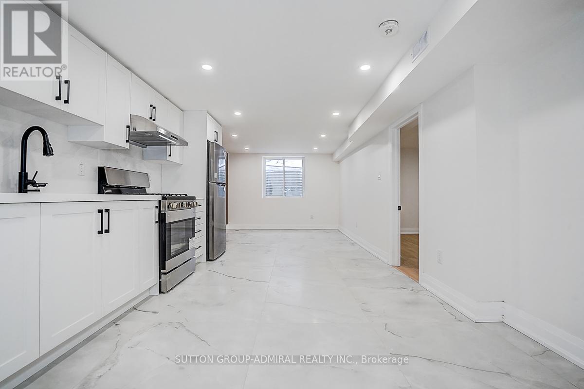 176 Cherrywood Drive, Newmarket, Ontario  L3Y 2X8 - Photo 2 - N12817200