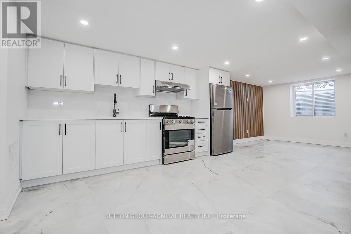 176 Cherrywood Drive, Newmarket, Ontario  L3Y 2X8 - Photo 3 - N12817200