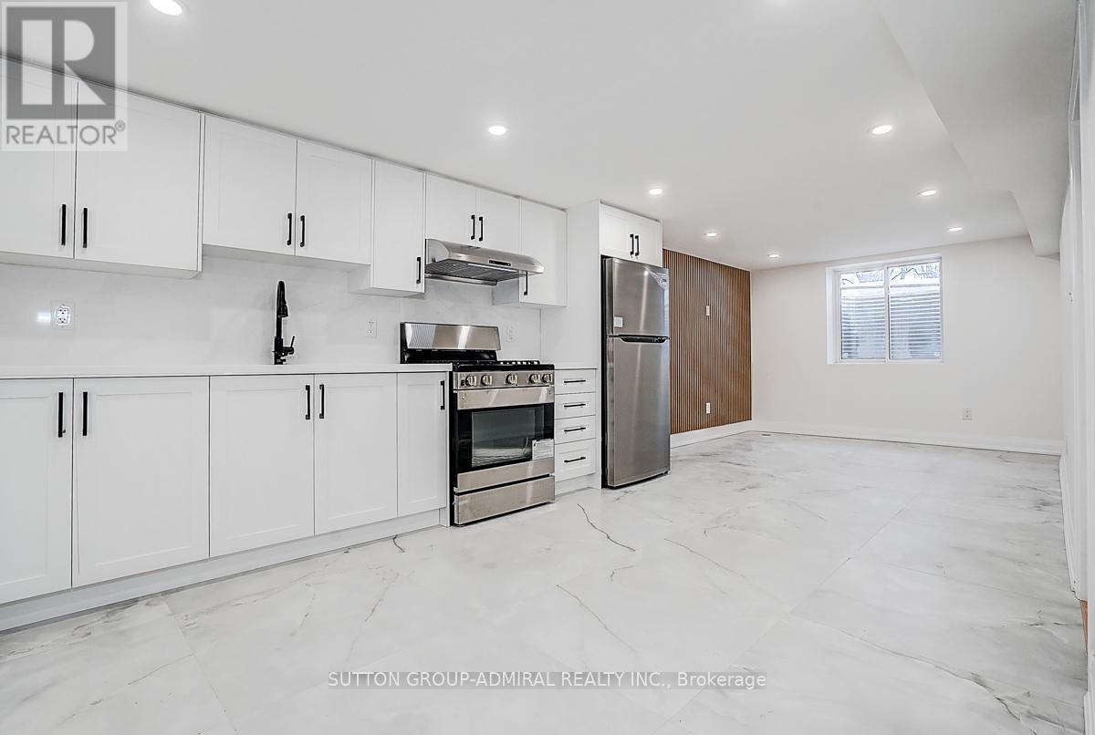 176 Cherrywood Drive, Newmarket, Ontario  L3Y 2X8 - Photo 4 - N12817200