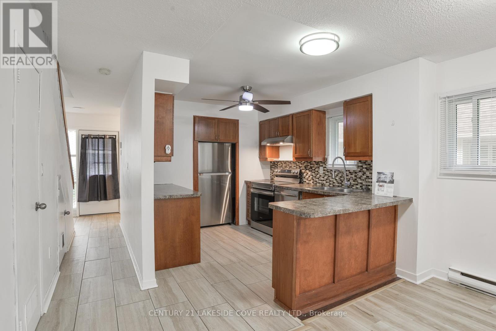 Unit 5 - 4 Paradise Boulevard, Ramara, Ontario  L0K 1B0 - Photo 10 - S12737542