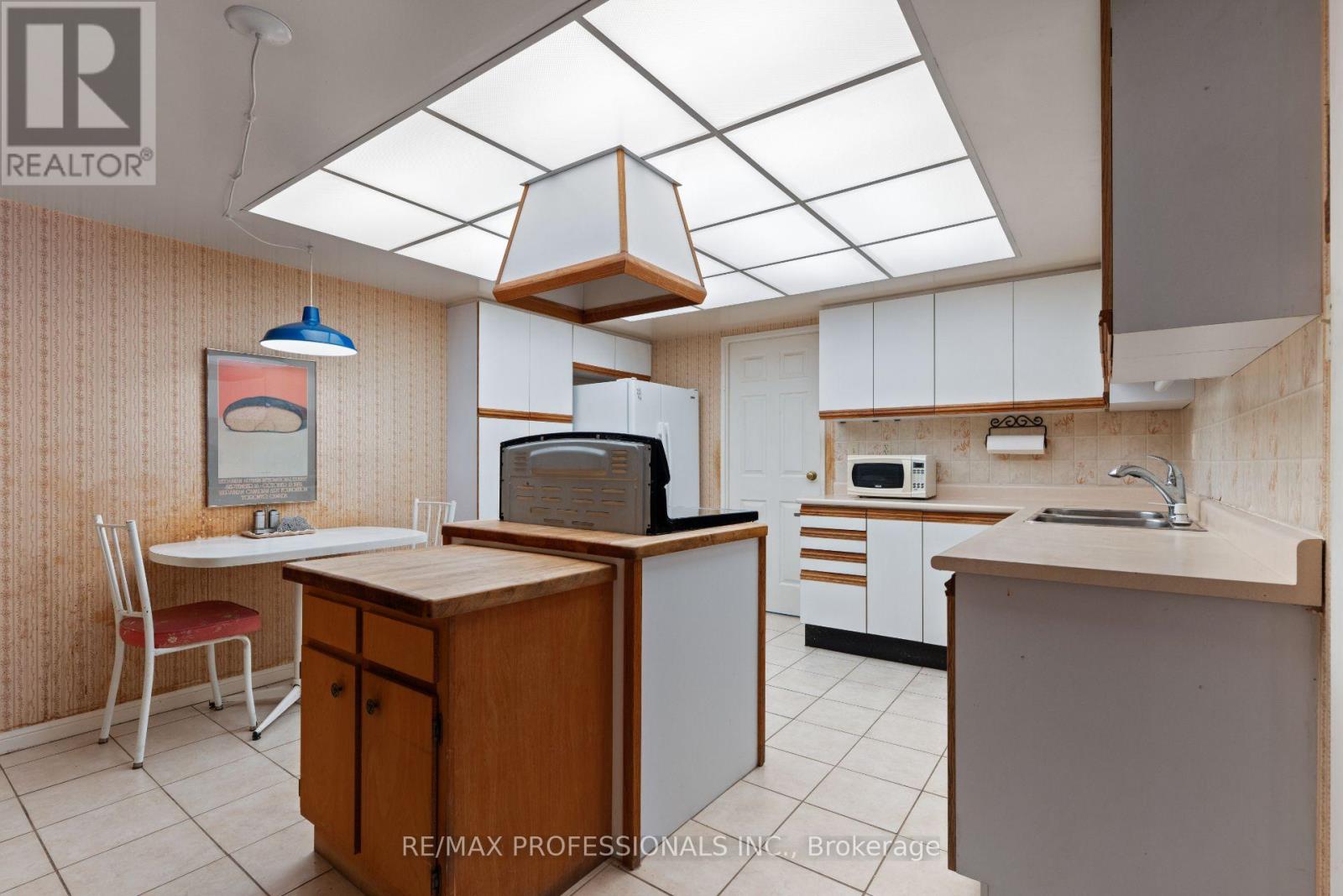 404 - 2545 Bloor Street W, Toronto, Ontario M6S 1S1 - Photo 10 - W12817222