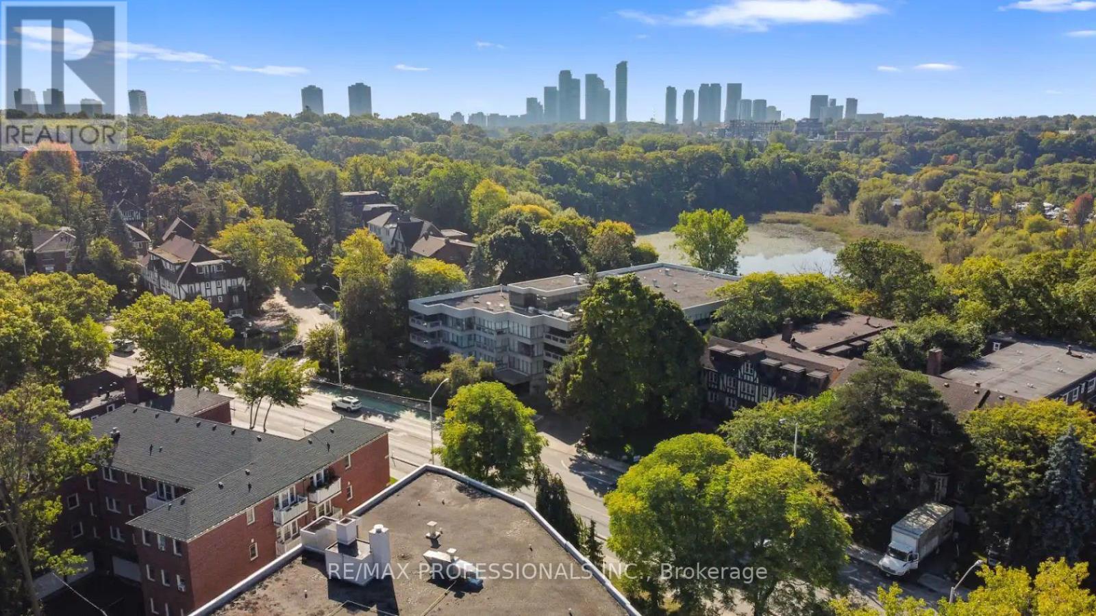 404 - 2545 Bloor Street W, Toronto, Ontario M6S 1S1 - Photo 32 - W12817222