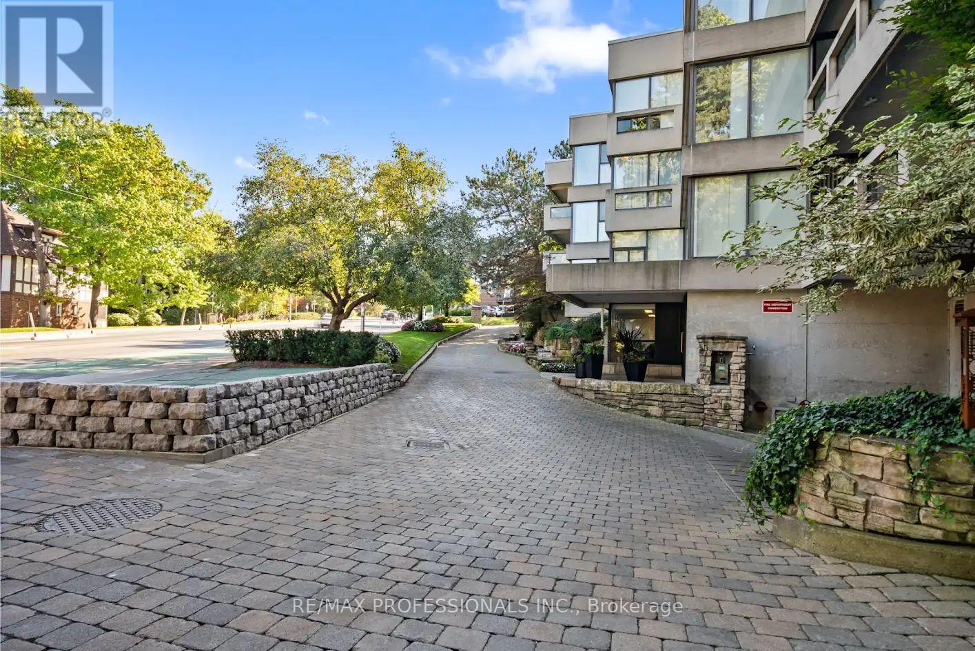 404 - 2545 Bloor Street W, Toronto, Ontario  M6S 1S1 - Photo 4 - W12817222