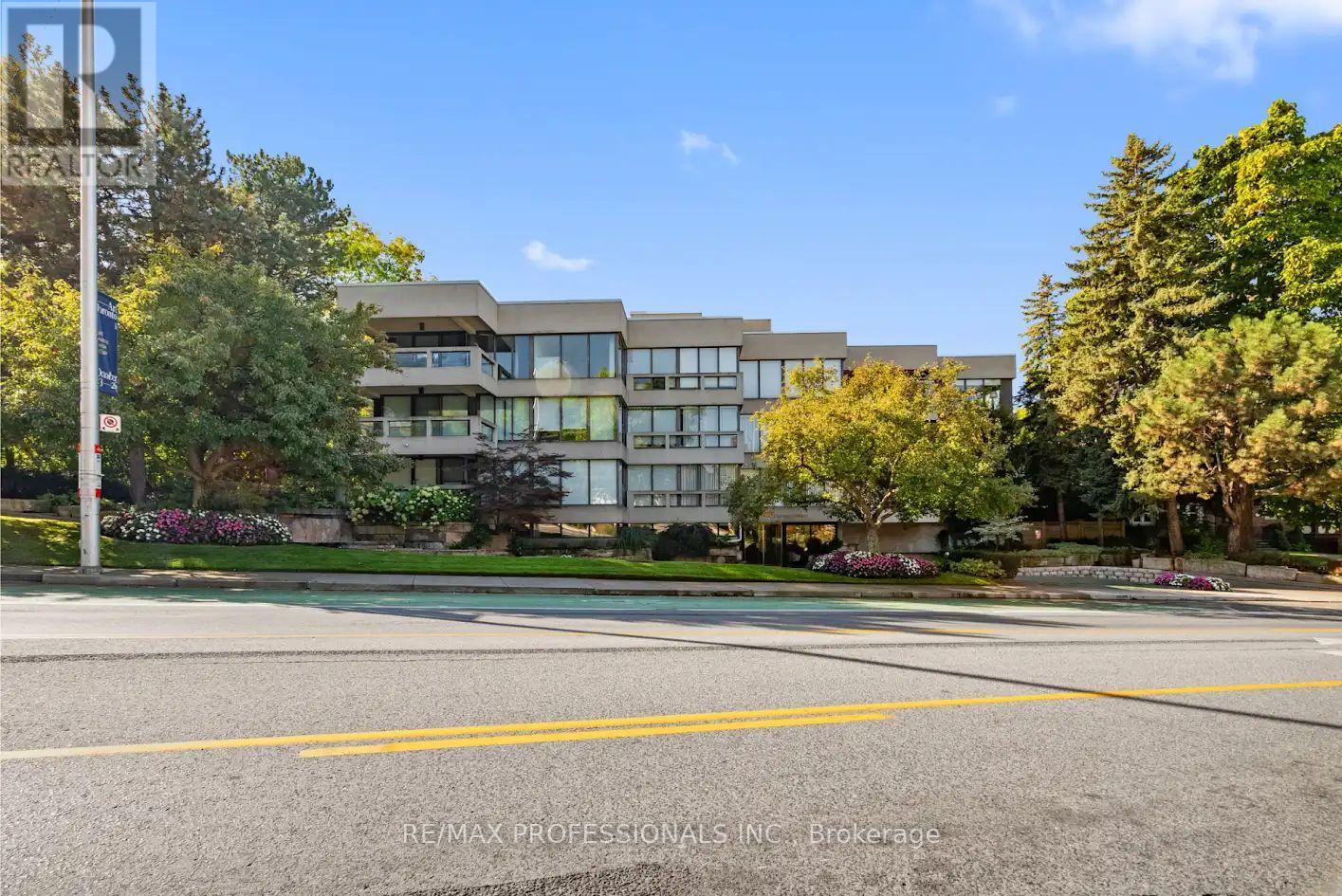 404 - 2545 Bloor Street W, Toronto, Ontario M6S 1S1 - Photo 5 - W12817222