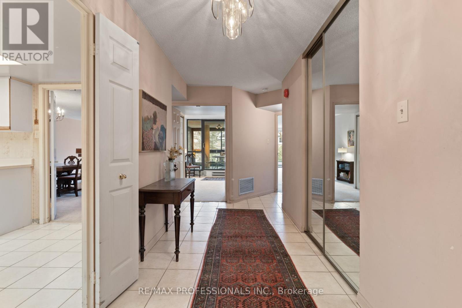 404 - 2545 Bloor Street W, Toronto, Ontario M6S 1S1 - Photo 8 - W12817222