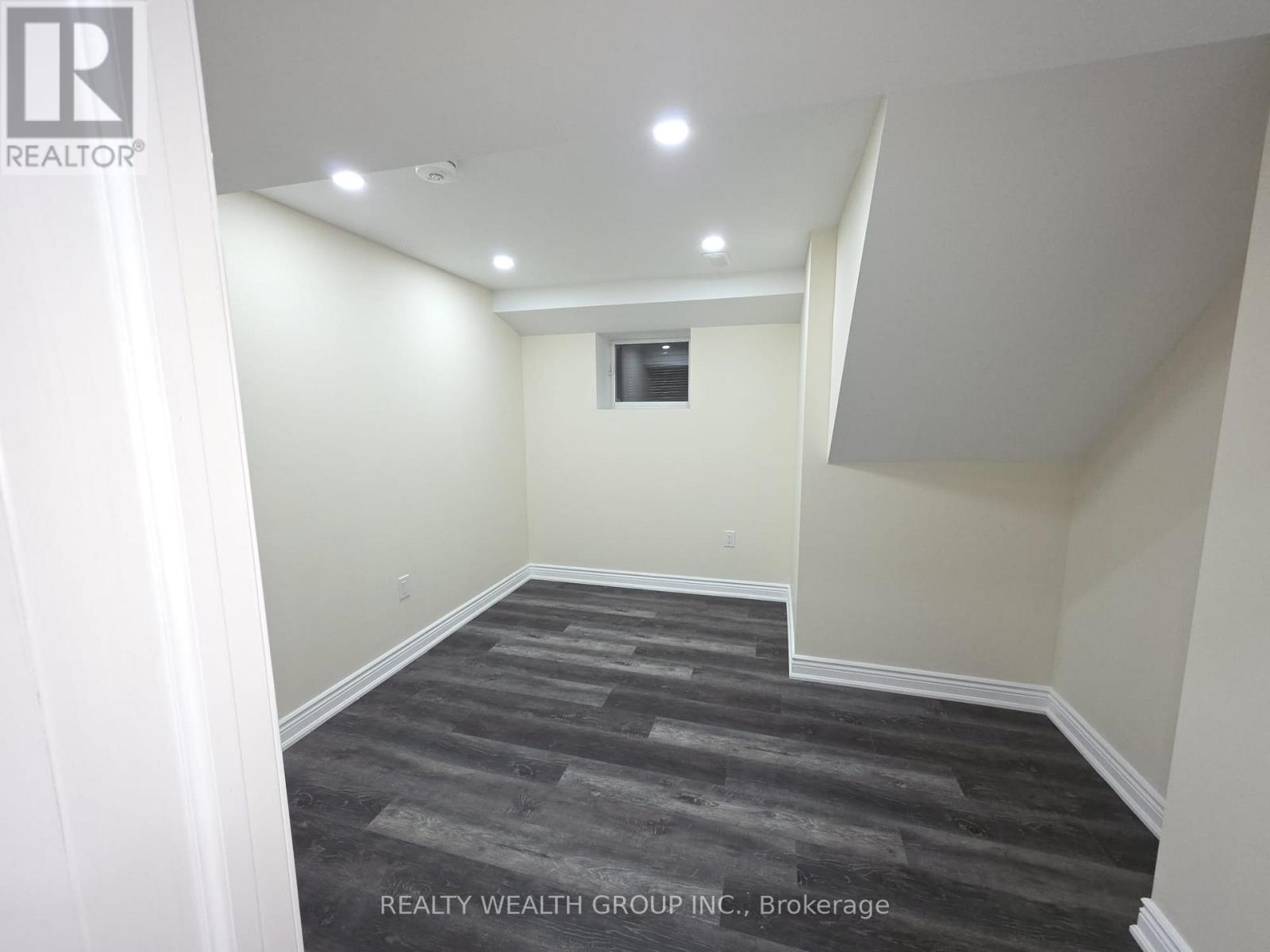 Bsmt - 7 Sinatra Street, Brampton, Ontario  L6R 0B3 - Photo 10 - W12817232