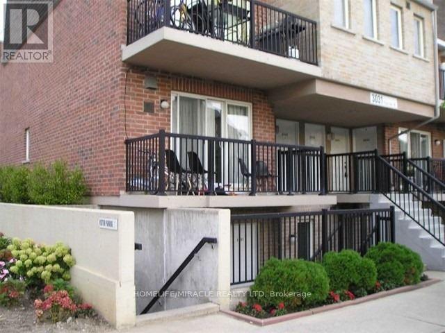 2001 - 3031 Finch Avenue W, Toronto, Ontario  M9M 0A3 - Photo 2 - W12817250