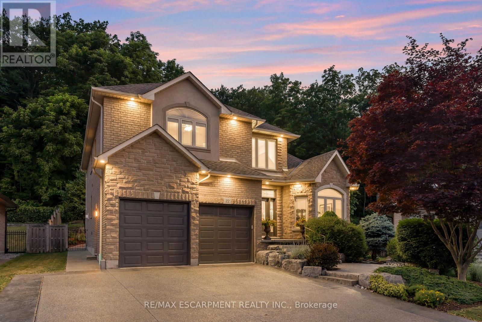 22 SHADELAND CRESCENT, Hamilton, Ontario