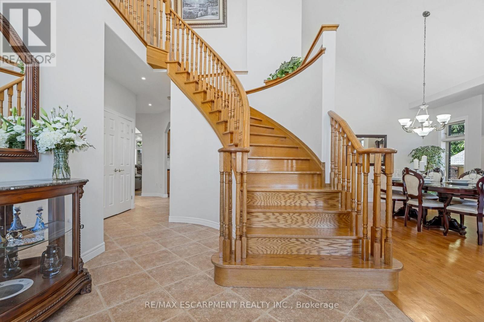 22 Shadeland Crescent, Hamilton, Ontario  L8G 4Y1 - Photo 5 - X12817190