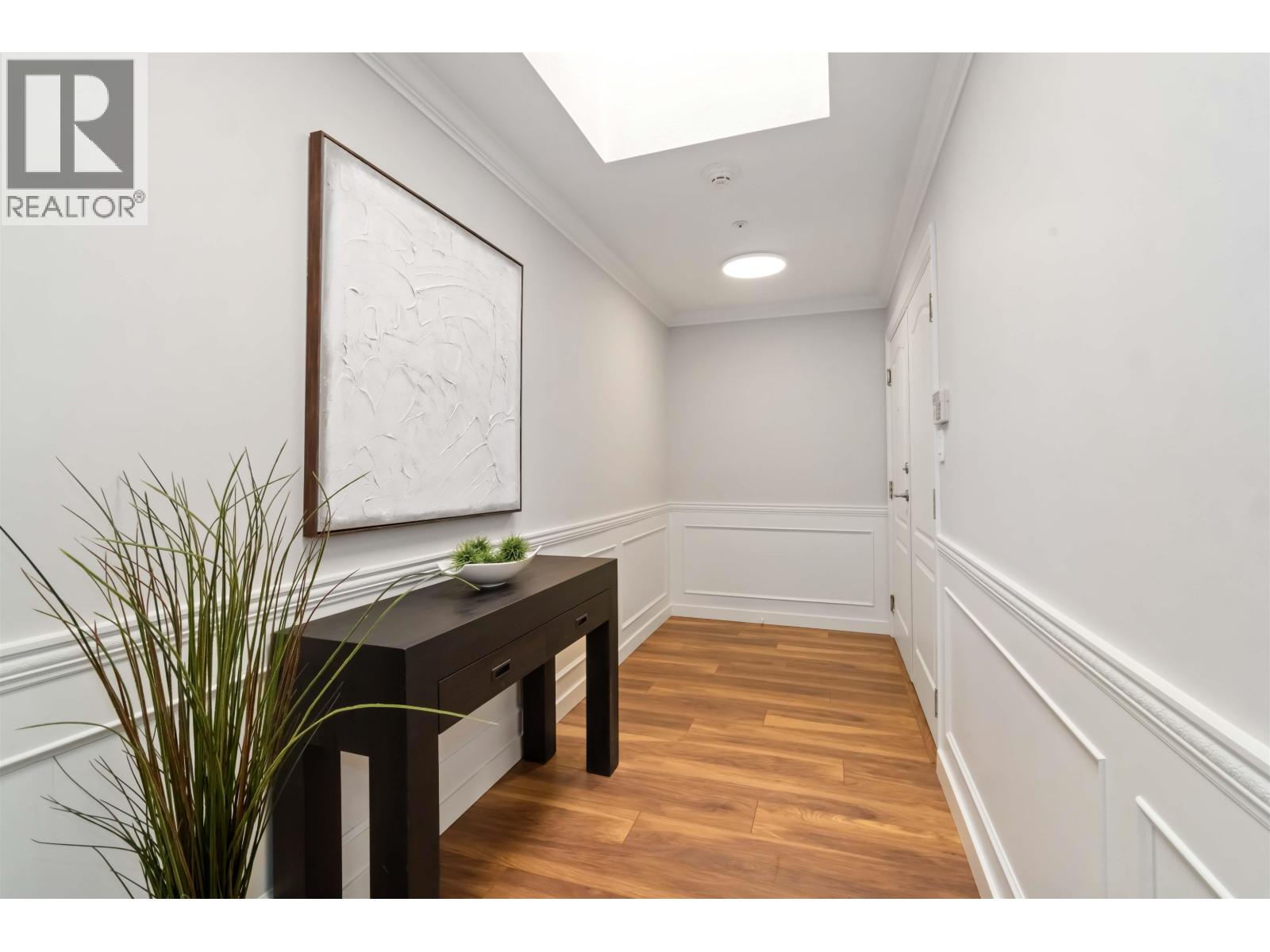 401 1281 Parkgate Avenue, North Vancouver, British Columbia  V7H 3A3 - Photo 4 - R3093093