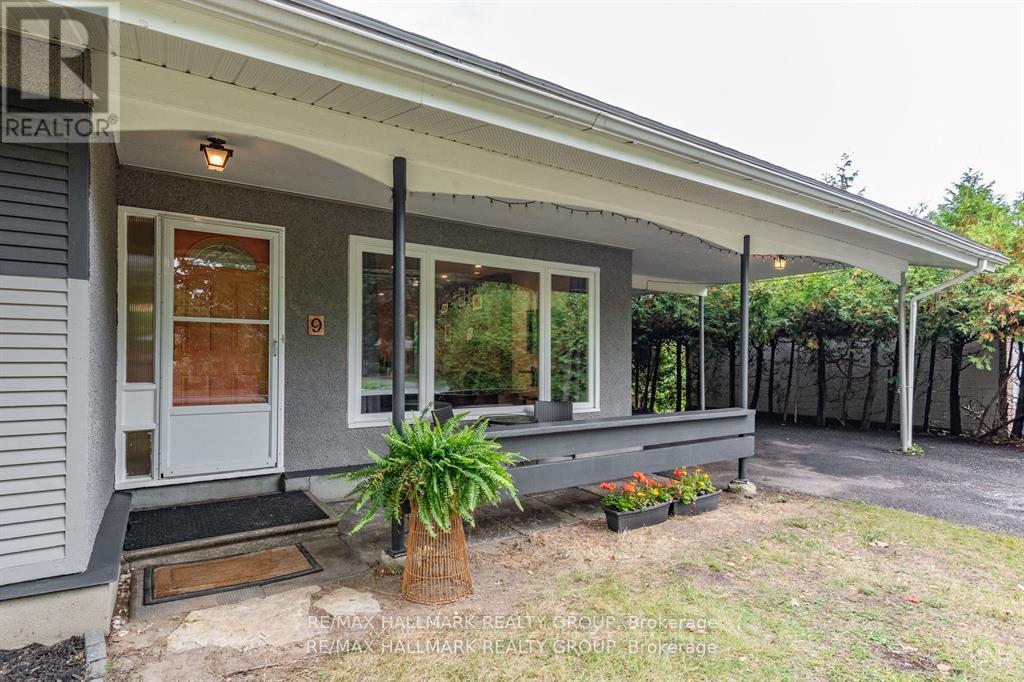 9 Newbury Avenue, Ottawa, Ontario  K2E 6K7 - Photo 2 - X12817296