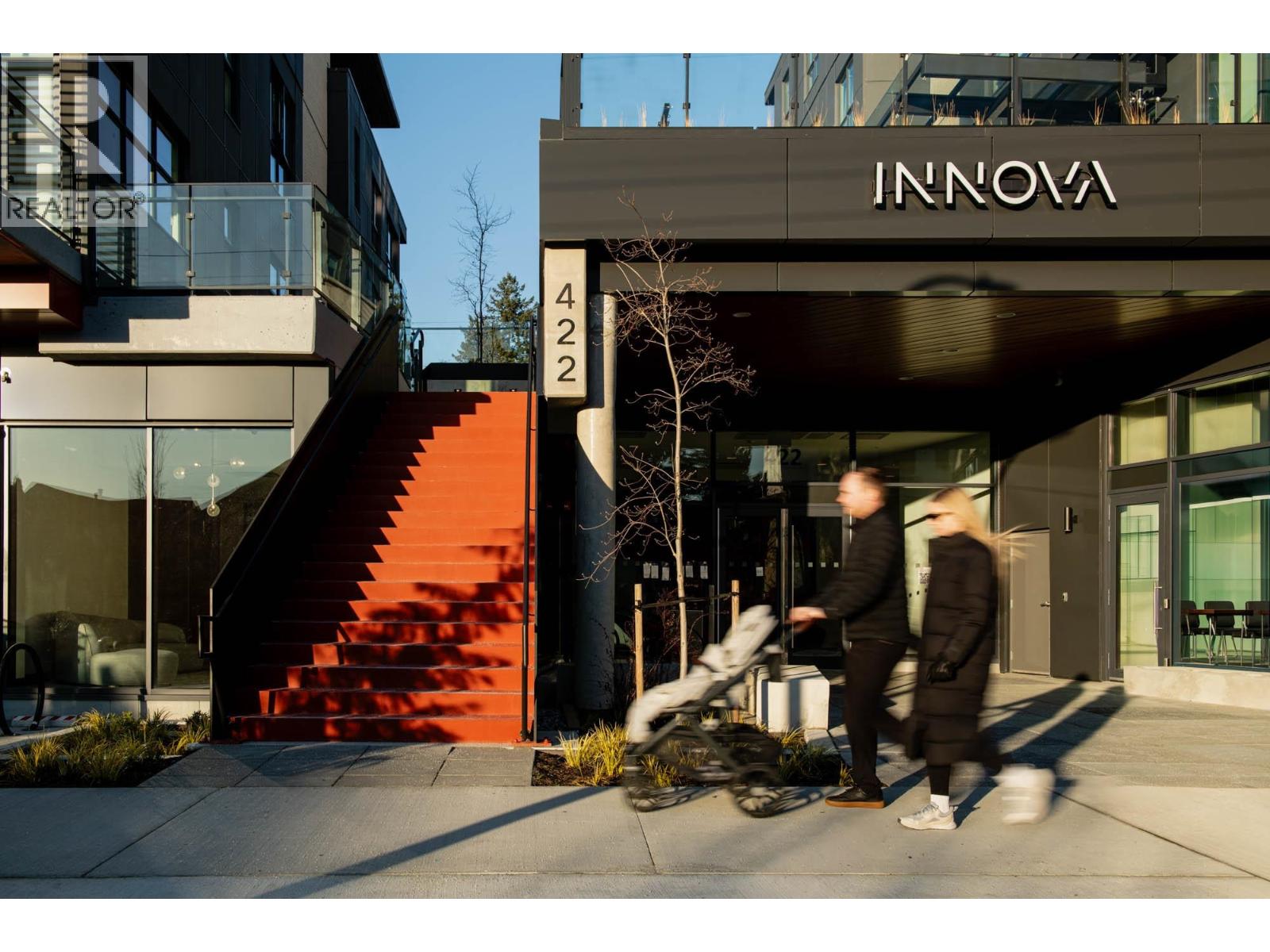 419 422 E 3RD STREET, North Vancouver, British Columbia