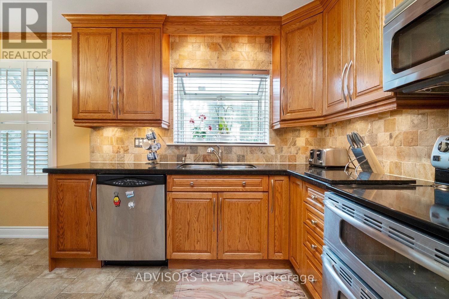 15 Alcaine Court, Markham, Ontario  L3T 2G8 - Photo 10 - N12817276