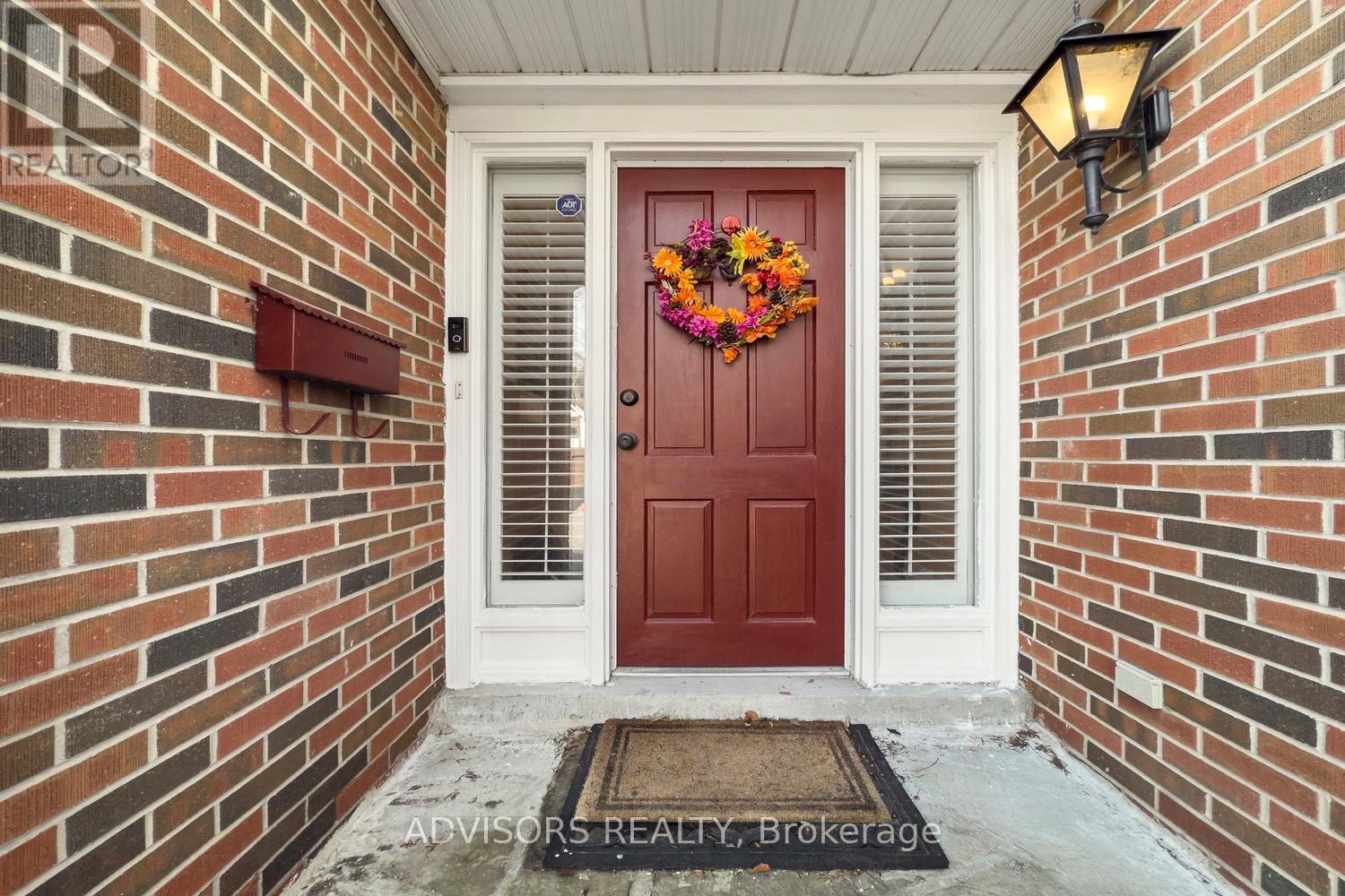 15 Alcaine Court, Markham, Ontario  L3T 2G8 - Photo 4 - N12817276