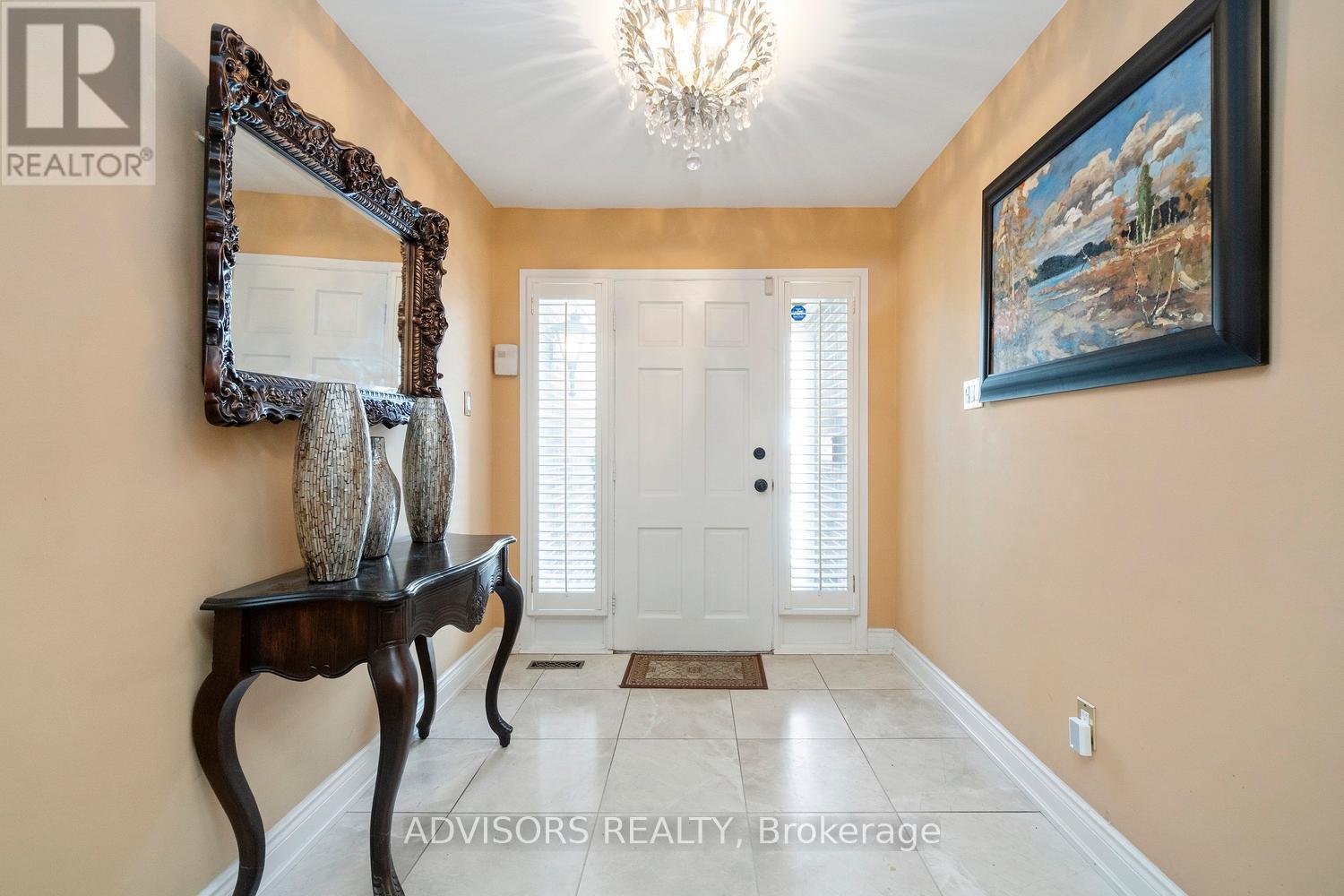 15 Alcaine Court, Markham, Ontario  L3T 2G8 - Photo 5 - N12817276