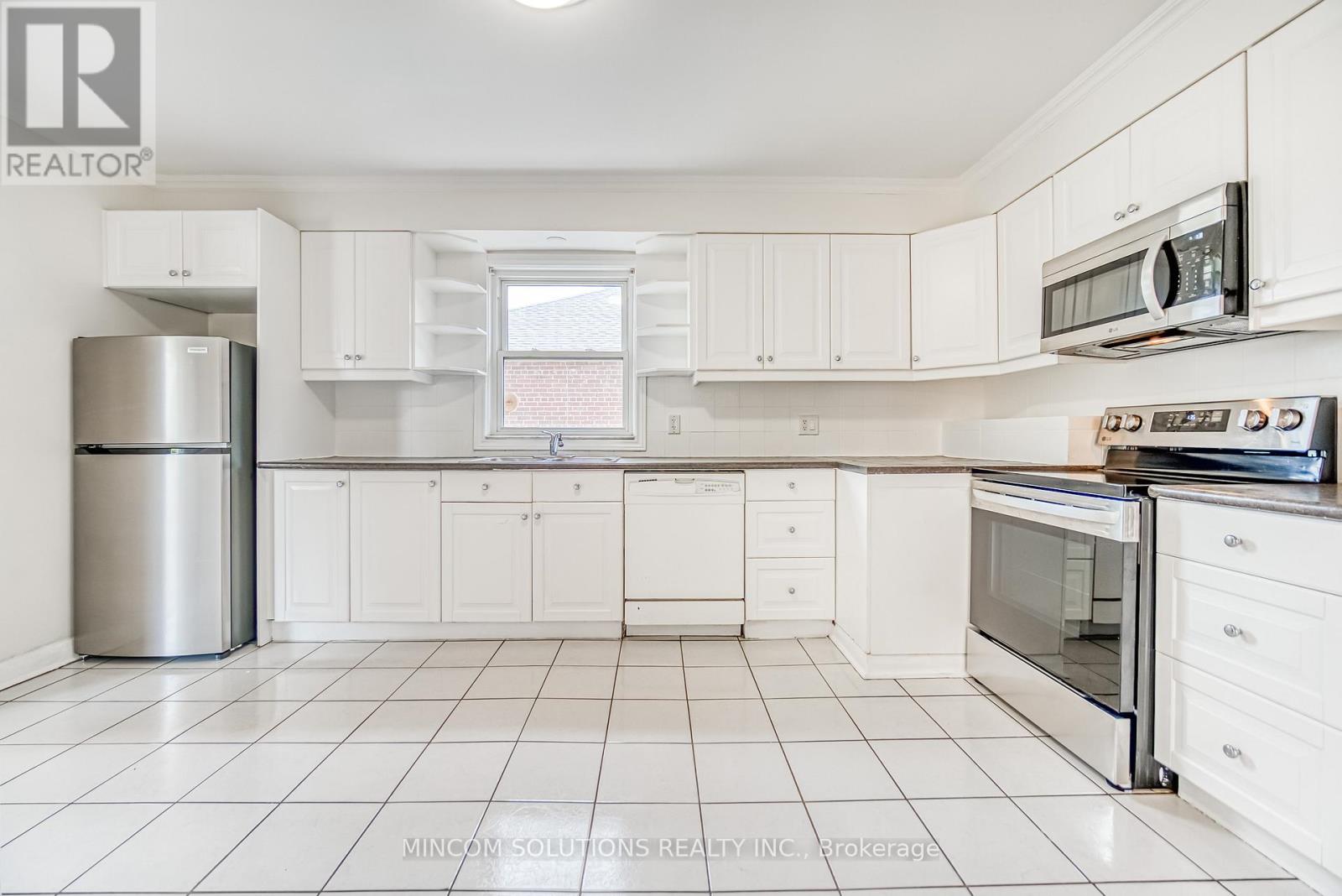 170 North Carson Street, Toronto, Ontario  M8W 4C9 - Photo 4 - W12777834