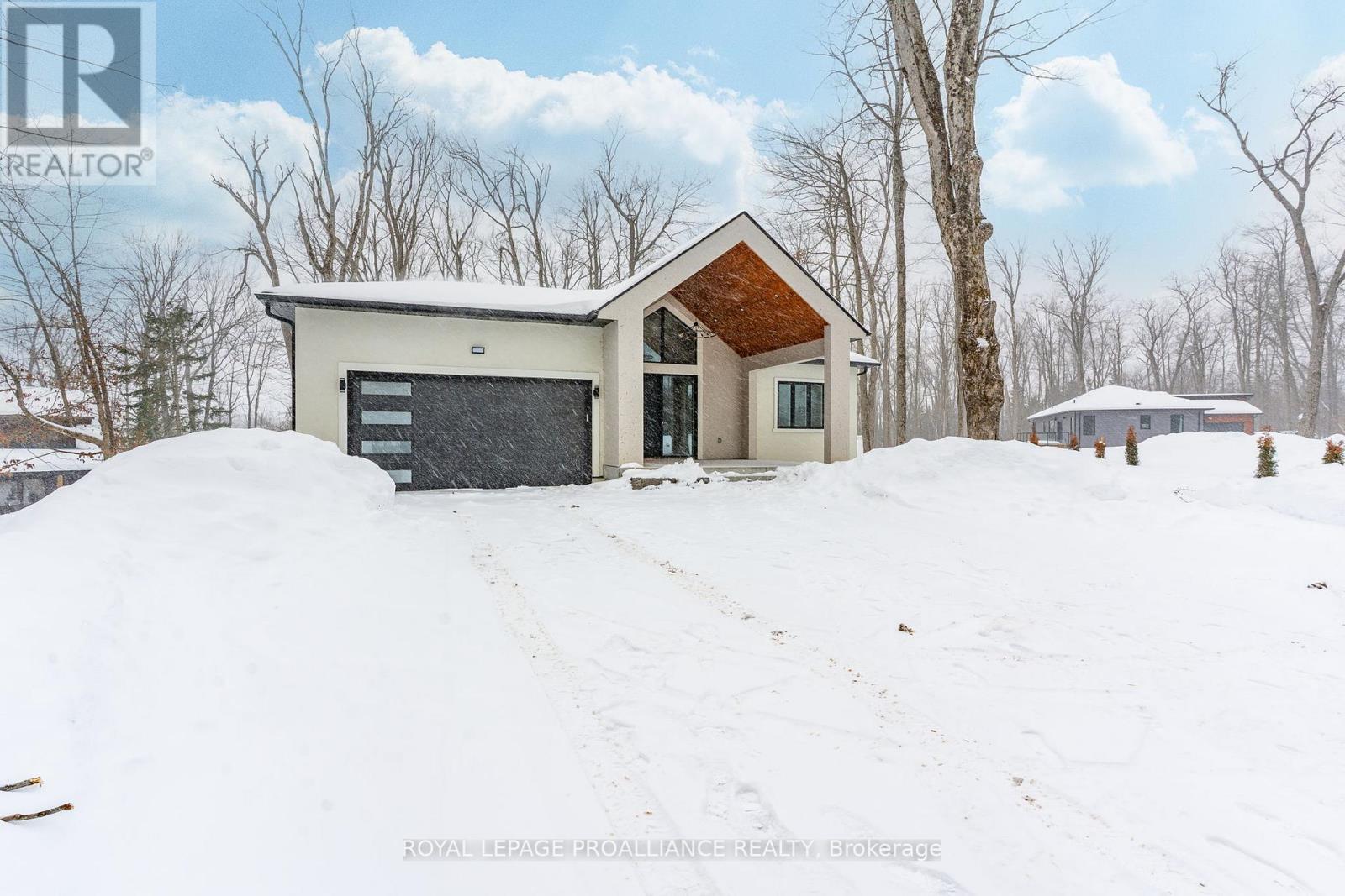 160 Sumcot Drive, Trent Lakes, Ontario  K0L 1J0 - Photo 2 - X12726574