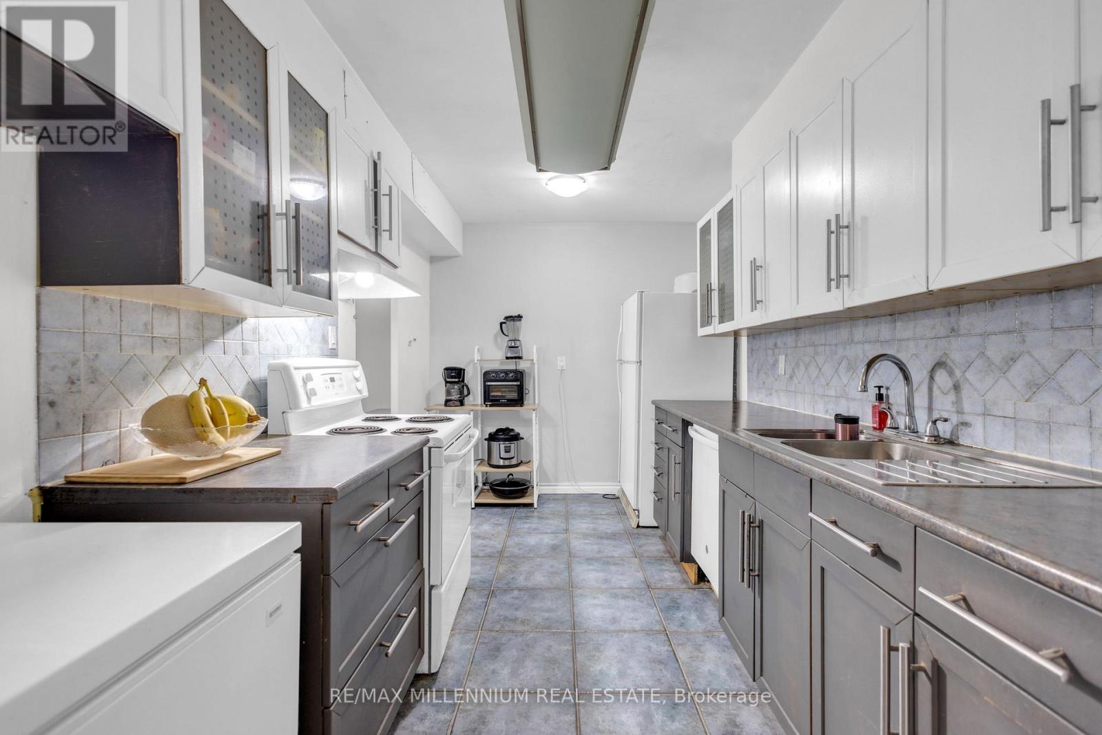 1108 - 511 The West Mall Drive W, Toronto, Ontario  M9C 1G5 - Photo 17 - W12817270